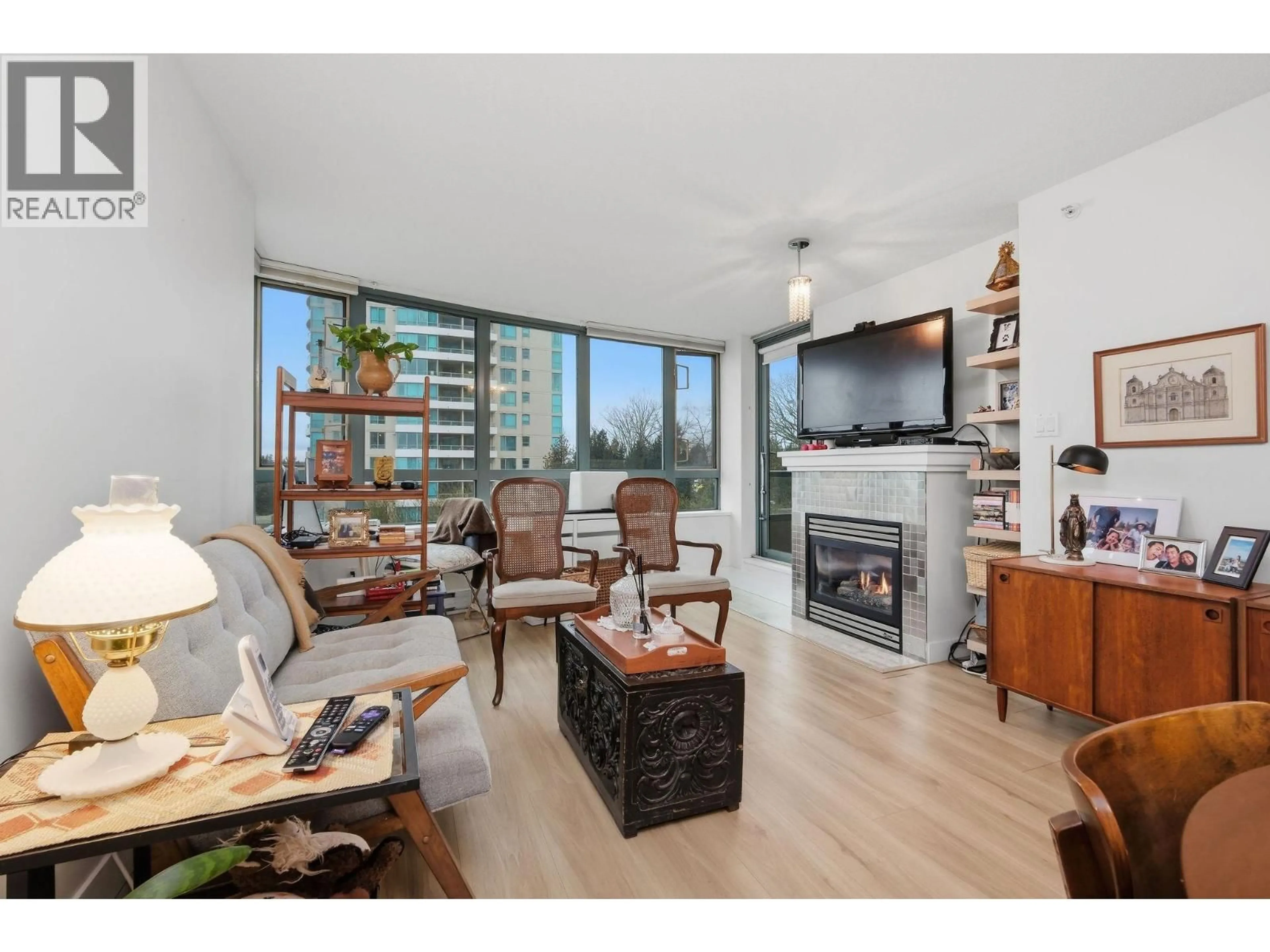 Living room with furniture, wood/laminate floor for 505 - 6659 SOUTHOAKS CRESCENT, Burnaby British Columbia V5E4M9