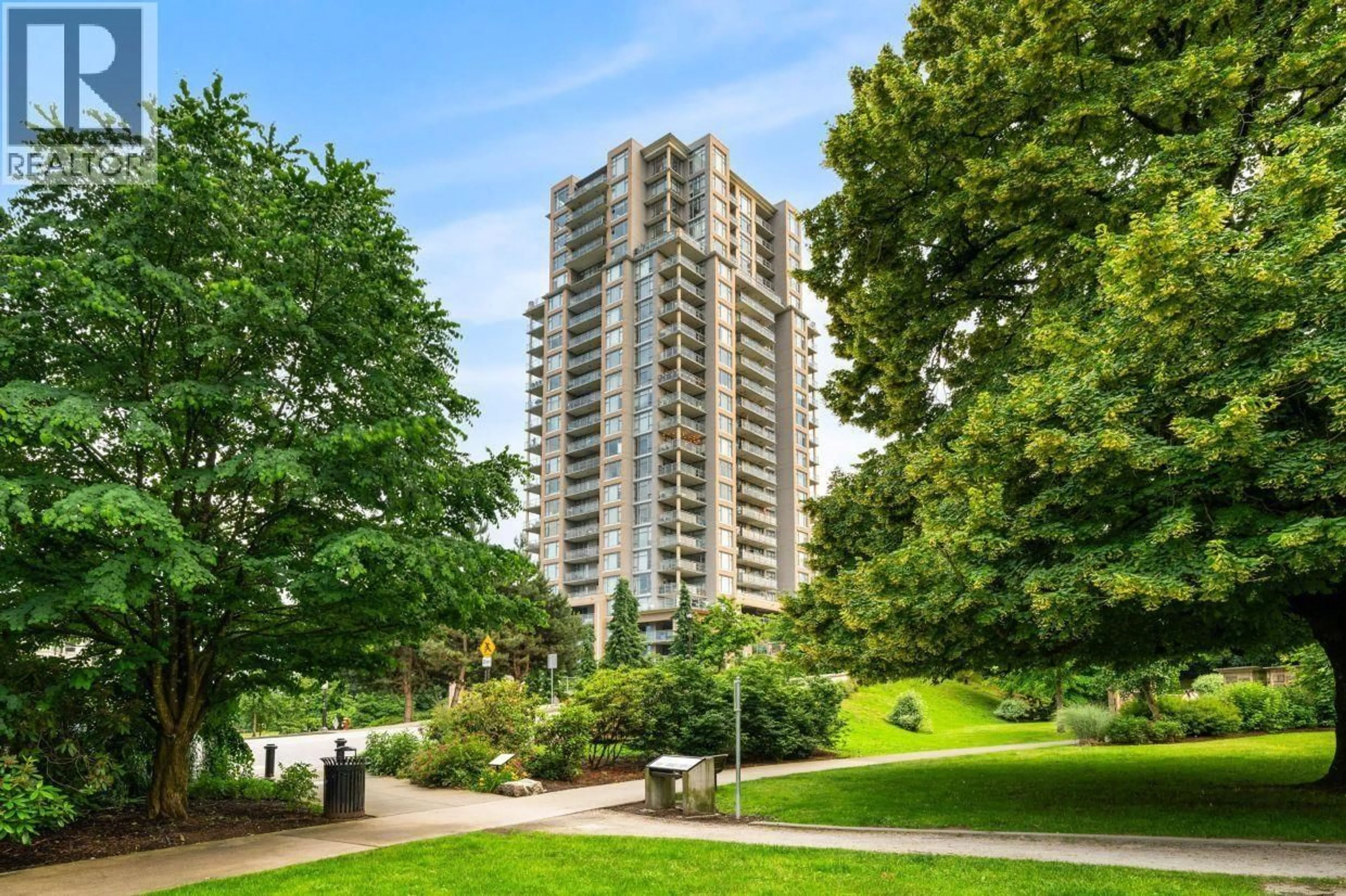 A pic from outside/outdoor area/front of a property/back of a property/a pic from drone, city buildings view from balcony for 1904 - 280 ROSS DRIVE, New Westminster British Columbia V3L0C2