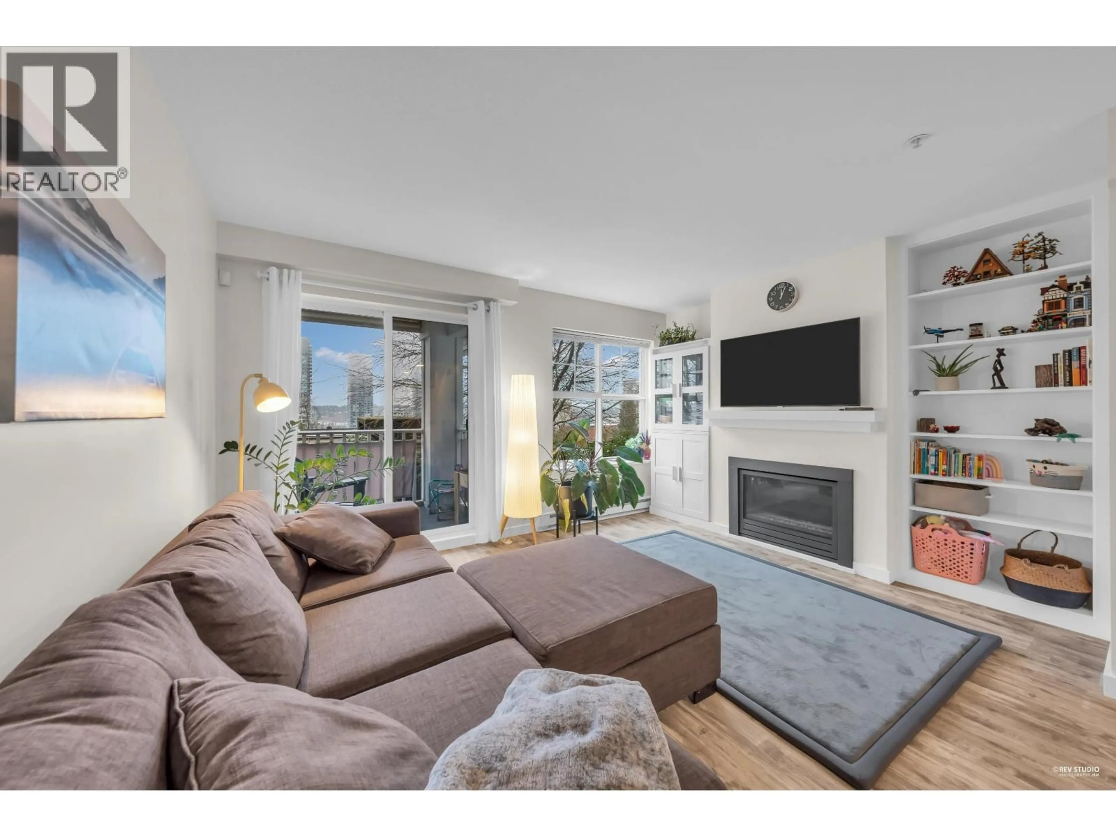 Living room with furniture, unknown for 19 - 123 SEVENTH STREET, New Westminster British Columbia V3M6Y2