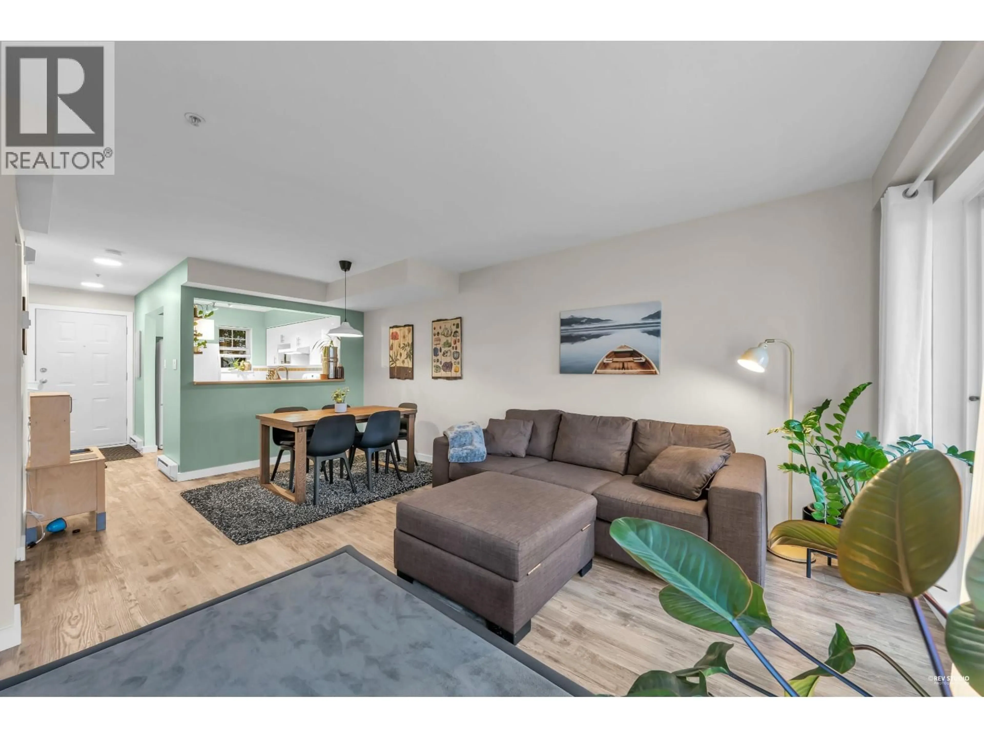 Living room with furniture, unknown for 19 - 123 SEVENTH STREET, New Westminster British Columbia V3M6Y2