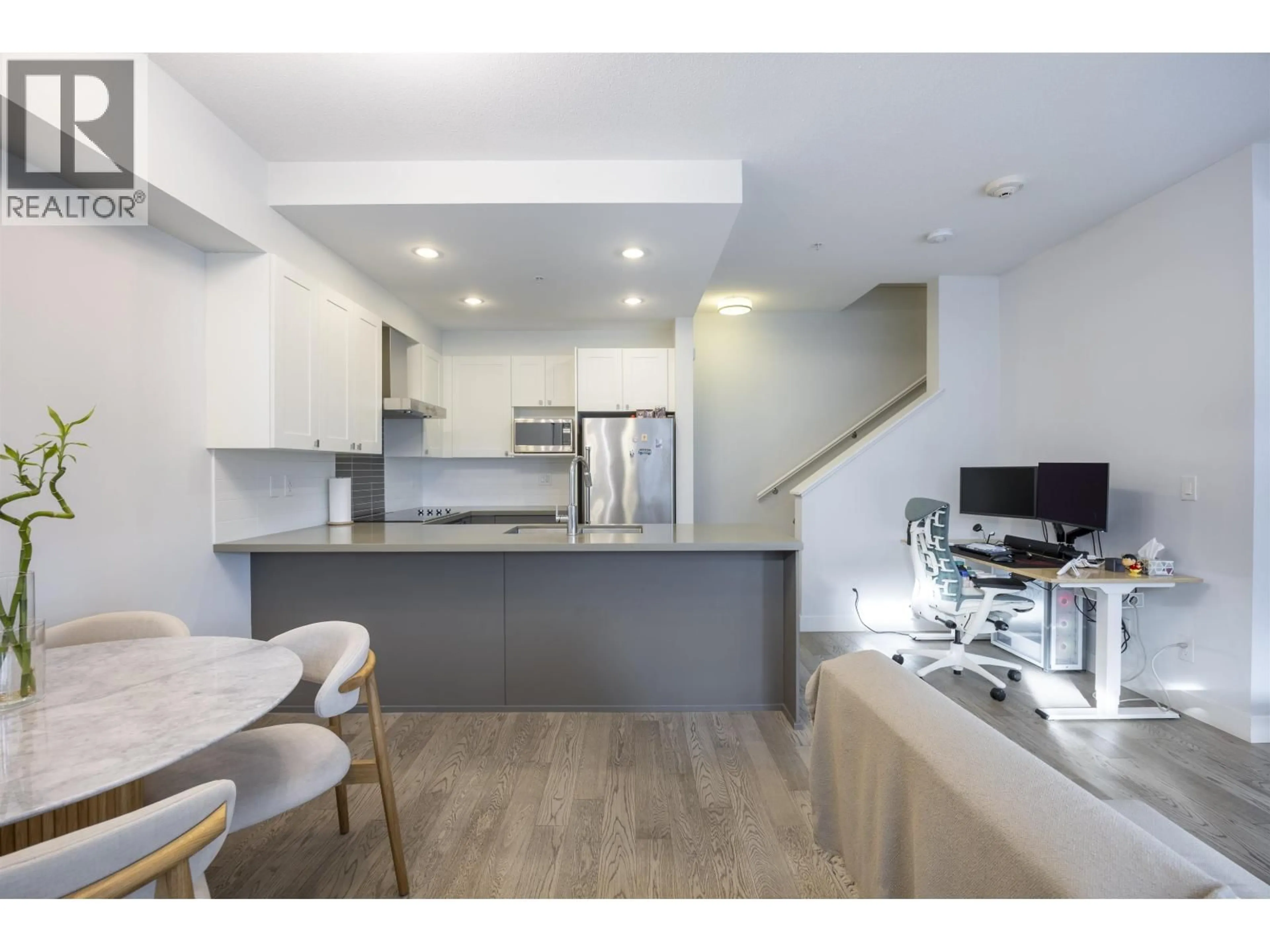 Open concept kitchen, wood/laminate floor for 8 - 3201 NOEL DRIVE, Burnaby British Columbia V3J0G9