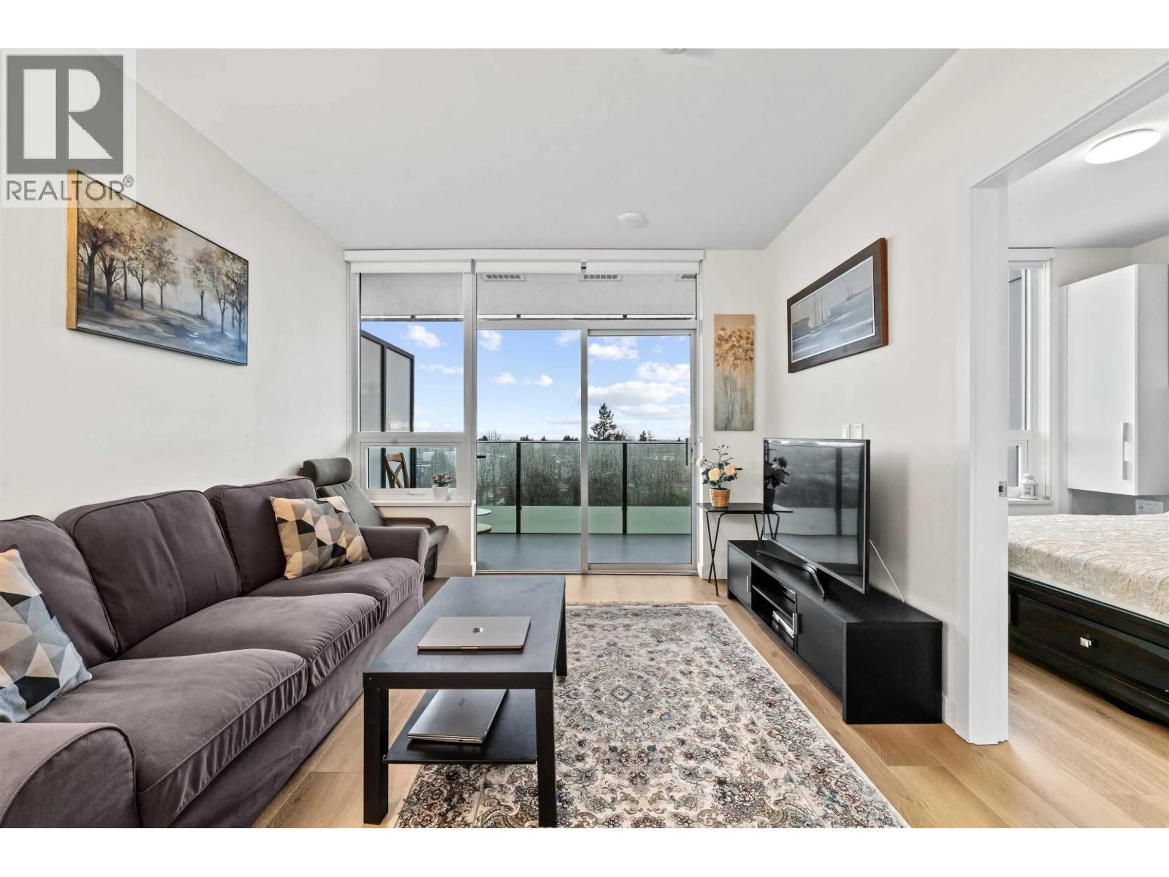 Living room with furniture, unknown for 706 - 6463 SILVER AVENUE, Burnaby British Columbia V5H0K4