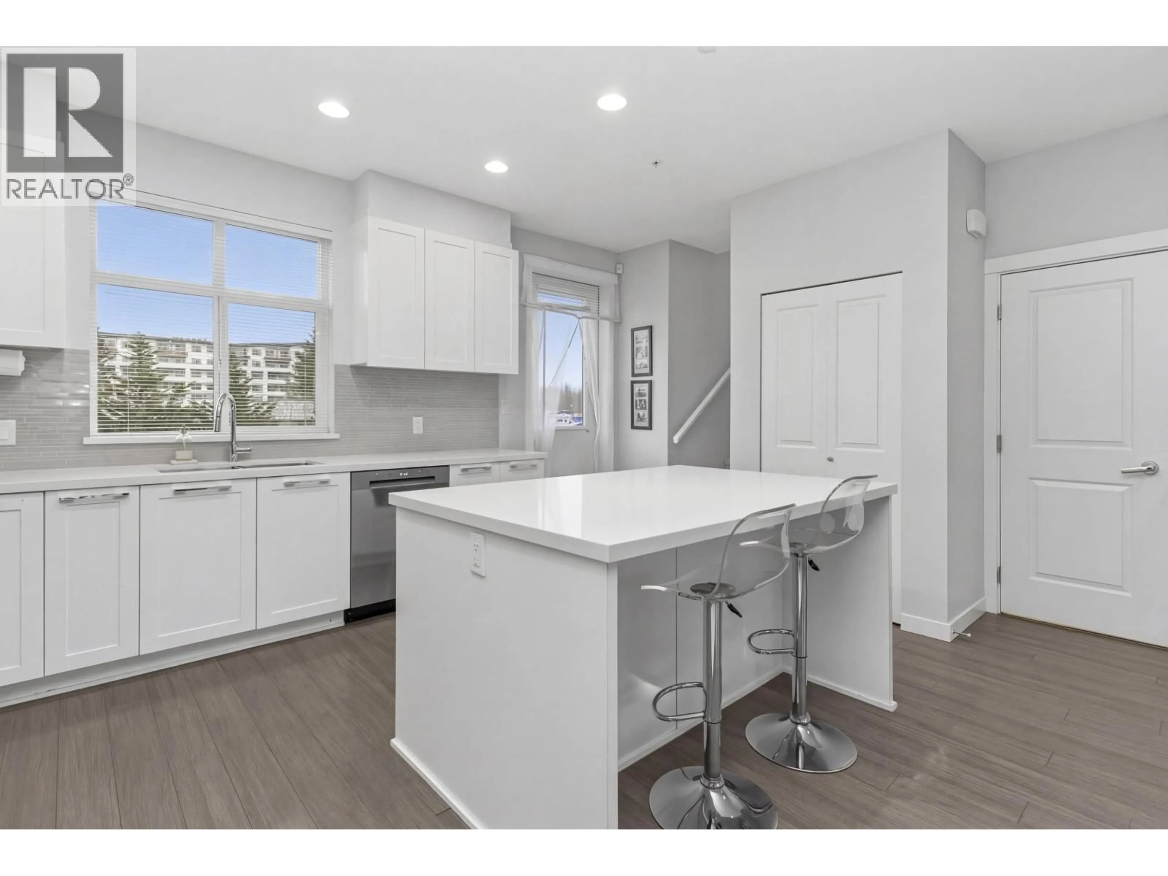 Open concept kitchen, unknown for 4 - 39548 LOGGERS LANE, Squamish British Columbia V8B0V7