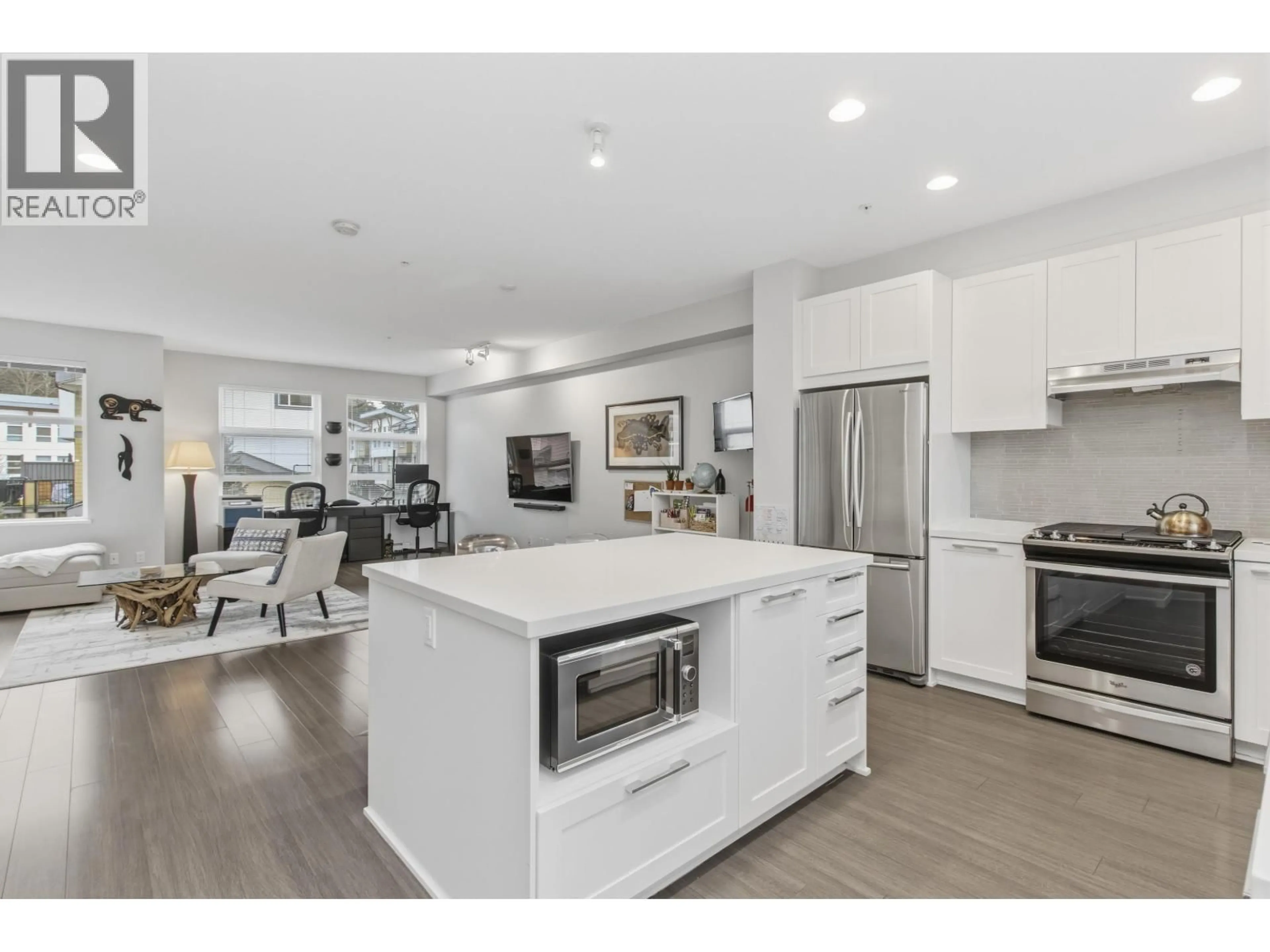 Open concept kitchen, unknown for 4 - 39548 LOGGERS LANE, Squamish British Columbia V8B0V7