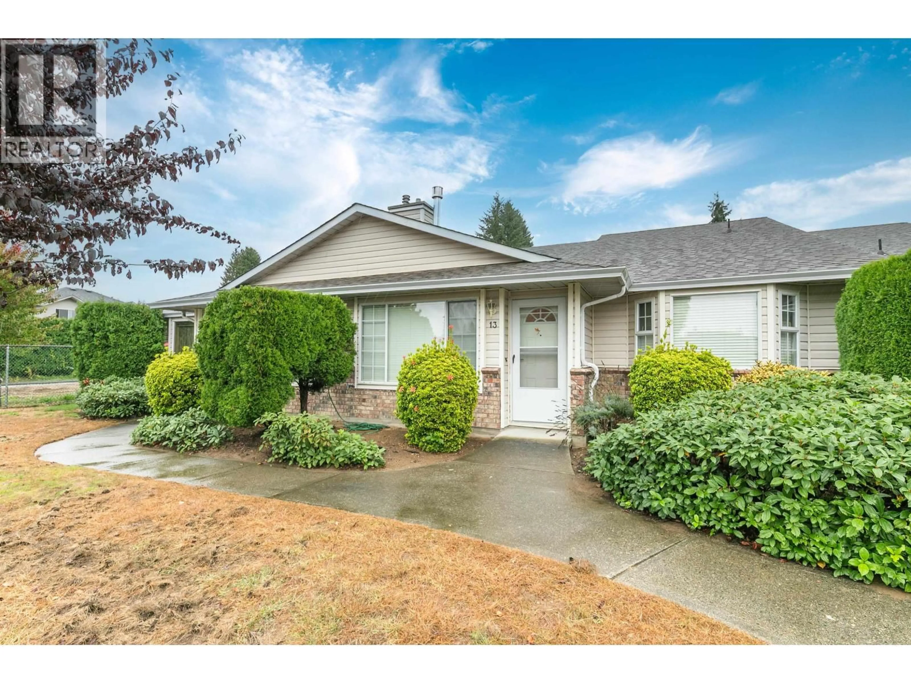 Home with vinyl exterior material, street for 13 - 19249 HAMMOND ROAD, Pitt Meadows British Columbia V3Y2B8