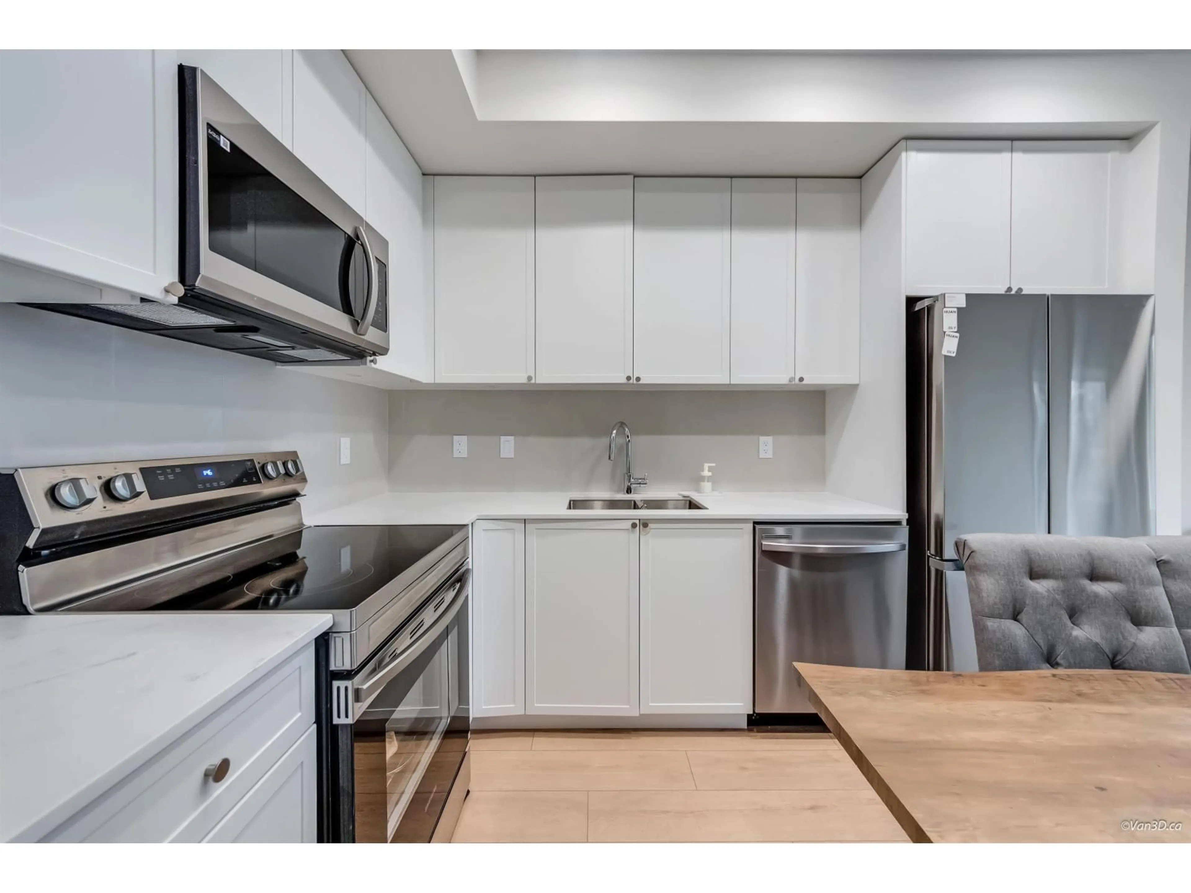 Standard kitchen, unknown for 204 - 14778 106 AVENUE, Surrey British Columbia V3R0J4