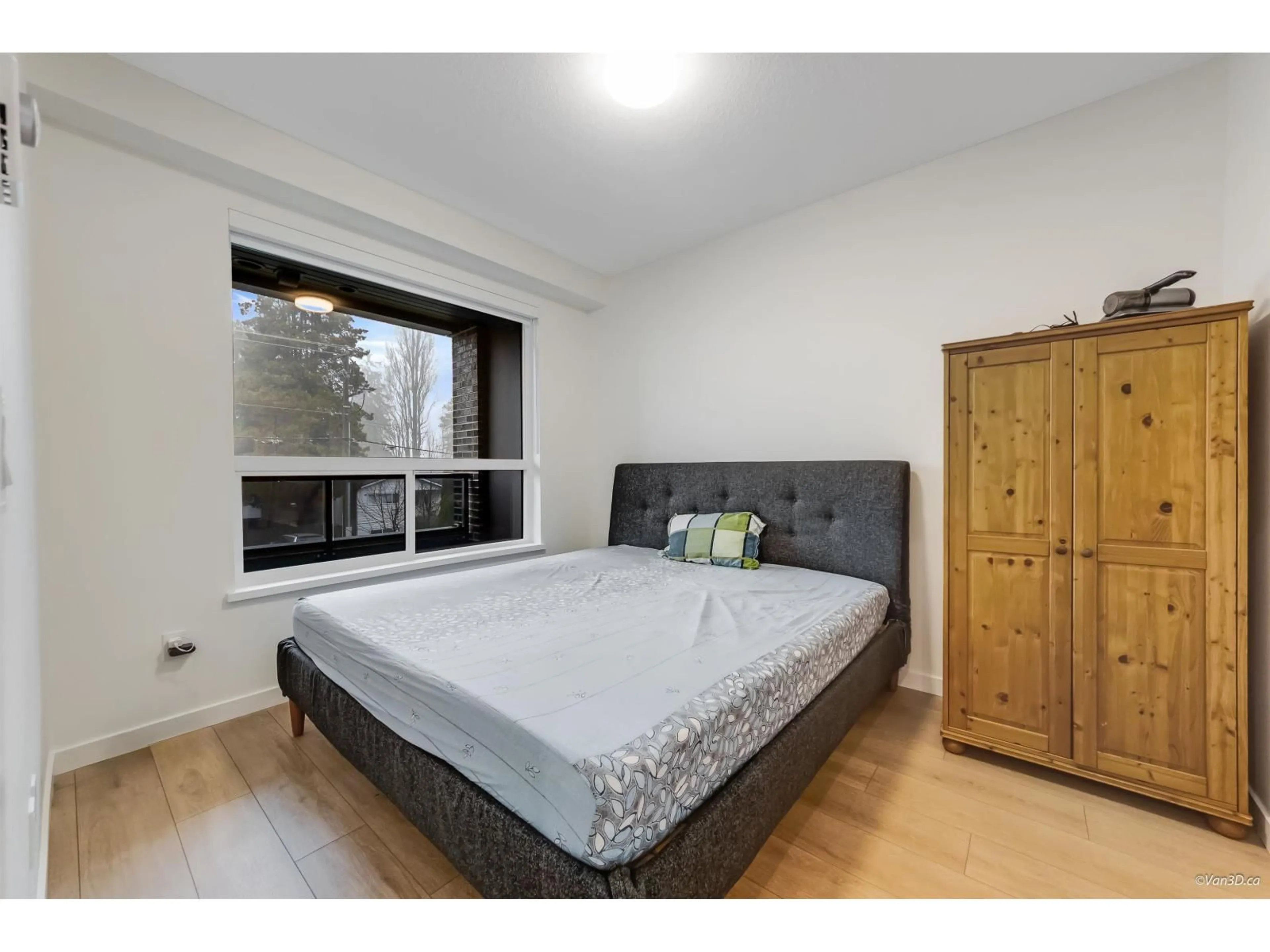 Bedroom with bed, wood/laminate floor for 204 - 14778 106 AVENUE, Surrey British Columbia V3R0J4