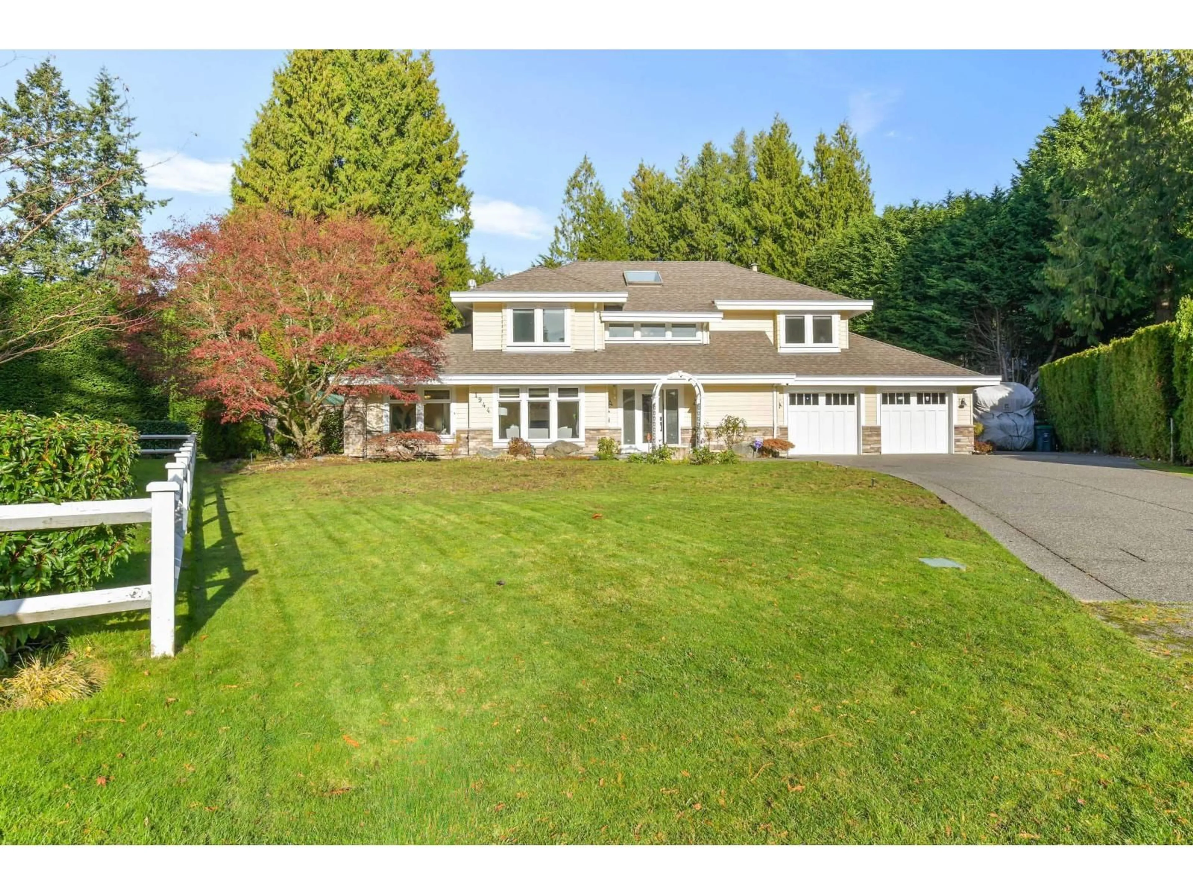 A pic from outside/outdoor area/front of a property/back of a property/a pic from drone, street for 1944 133B STREET, Surrey British Columbia V4A7S7