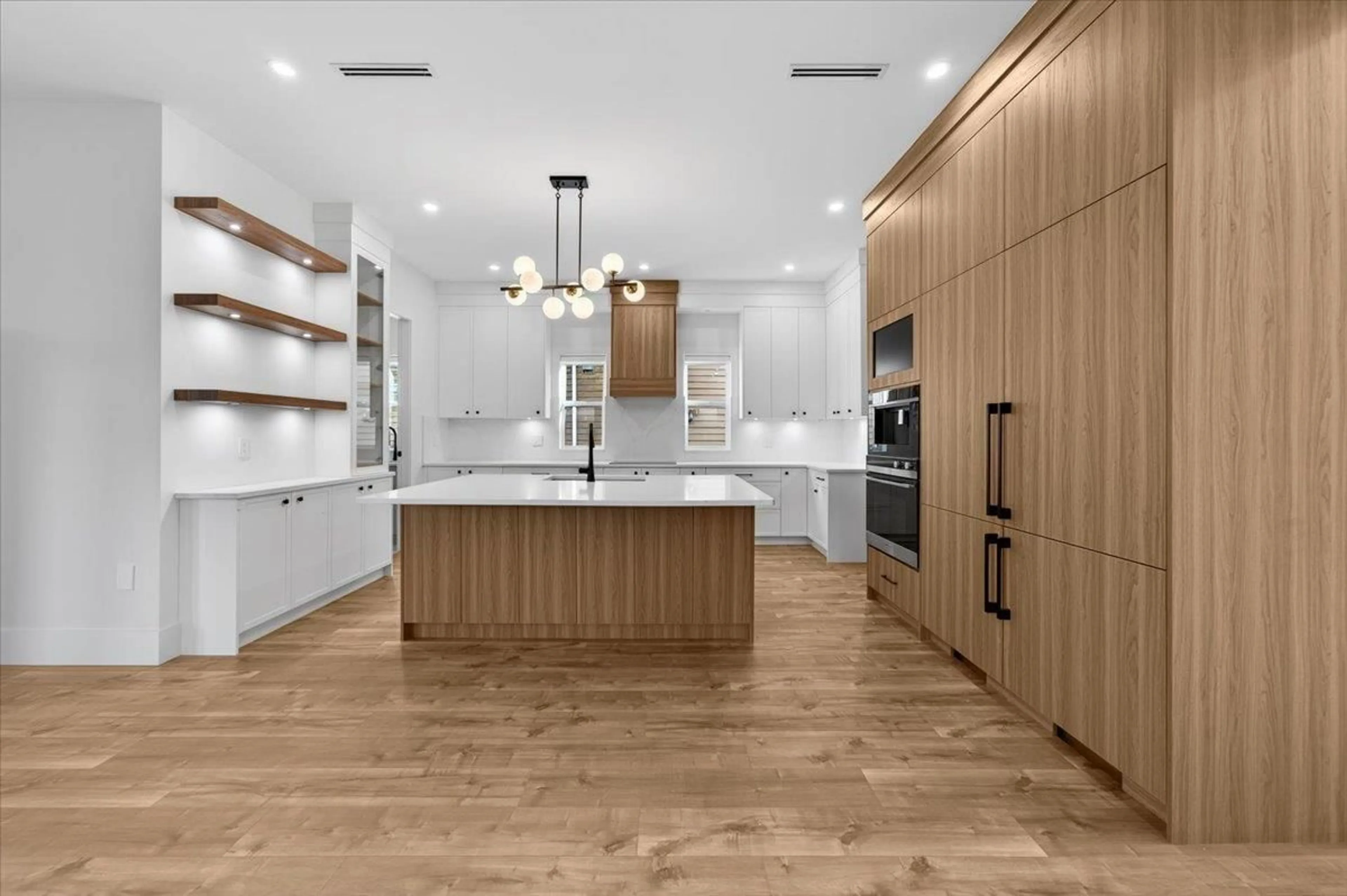 Contemporary kitchen, unknown for 17317 103A AVENUE, Surrey British Columbia V4N5R3