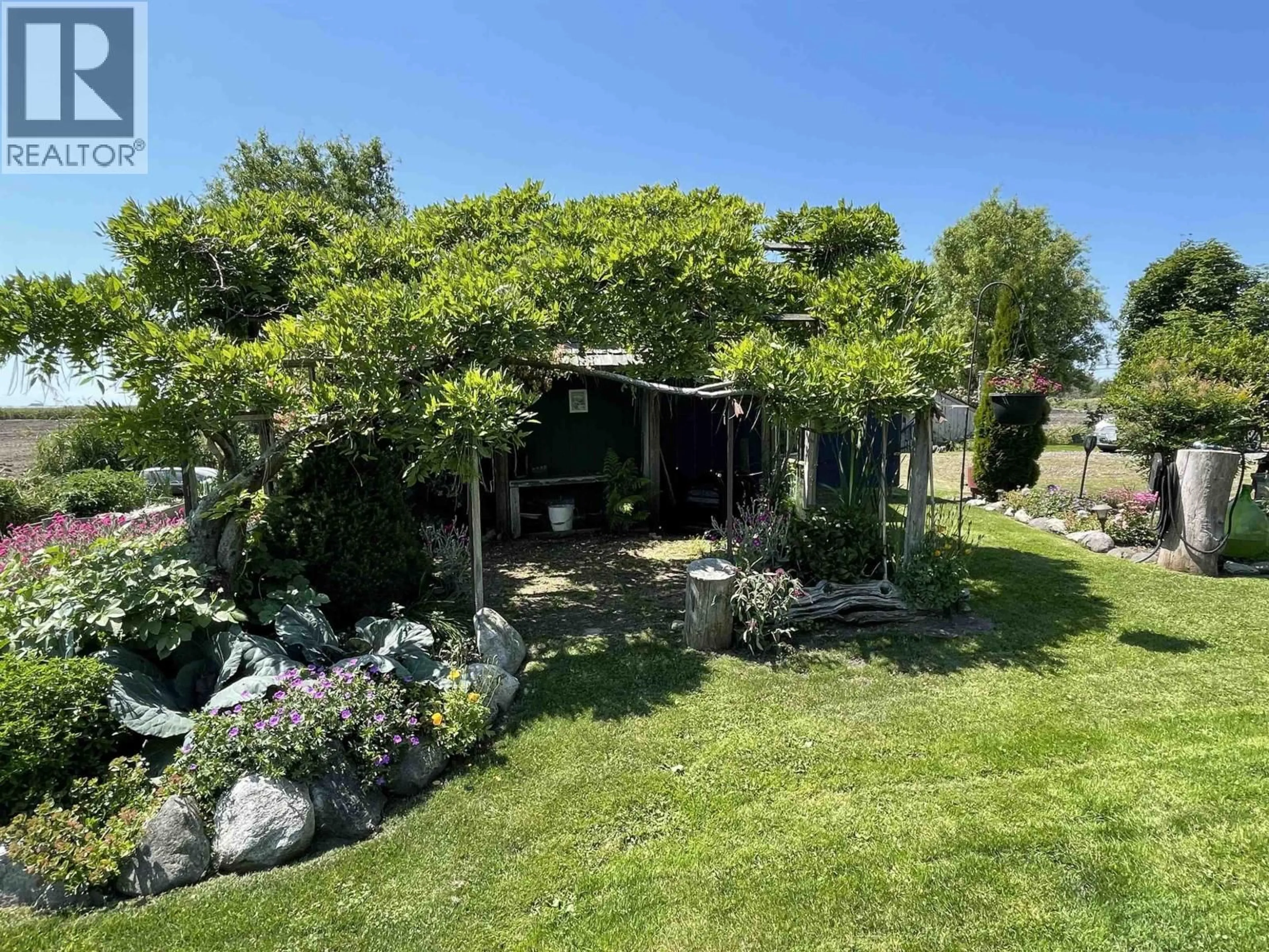 A pic from outside/outdoor area/front of a property/back of a property/a pic from drone, unknown for 8640 LADNER TRUNK ROAD, Delta British Columbia V4K3N3