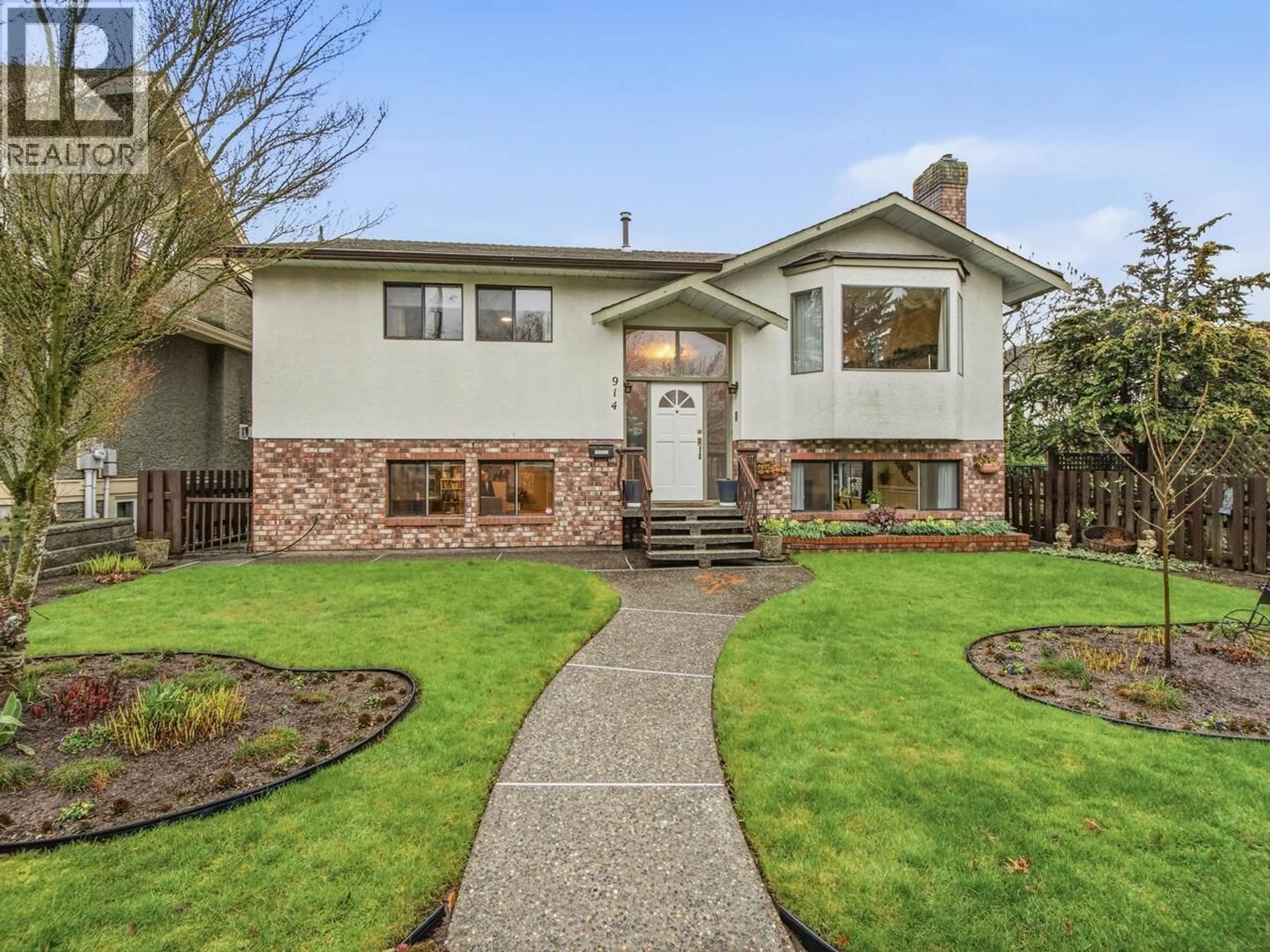 Home with brick exterior material, street for 914 LONDON STREET, New Westminster British Columbia V3M3B6