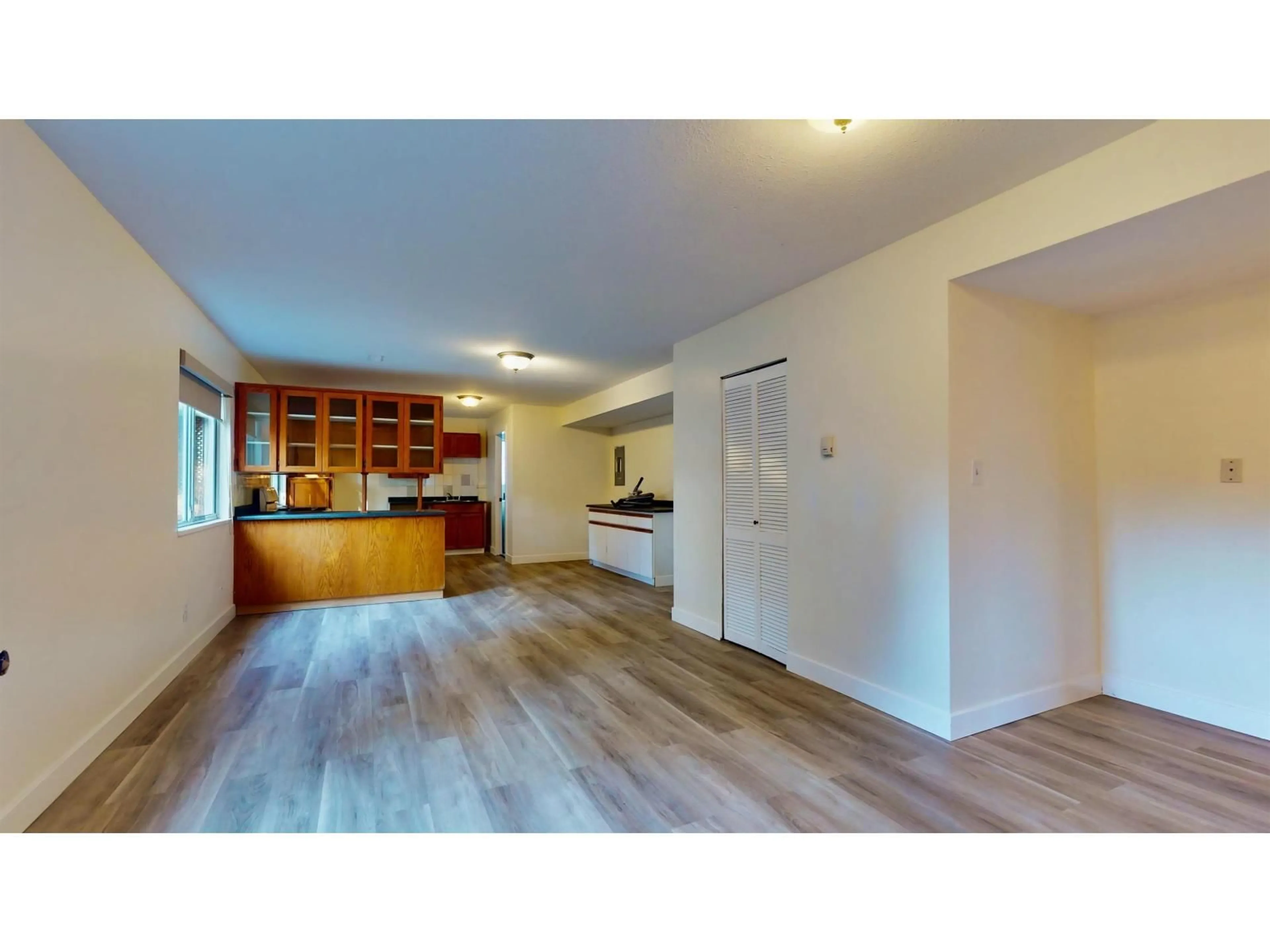 Open concept kitchen, wood/laminate floor for 2151 WARE STREET, Abbotsford British Columbia V2S3C4