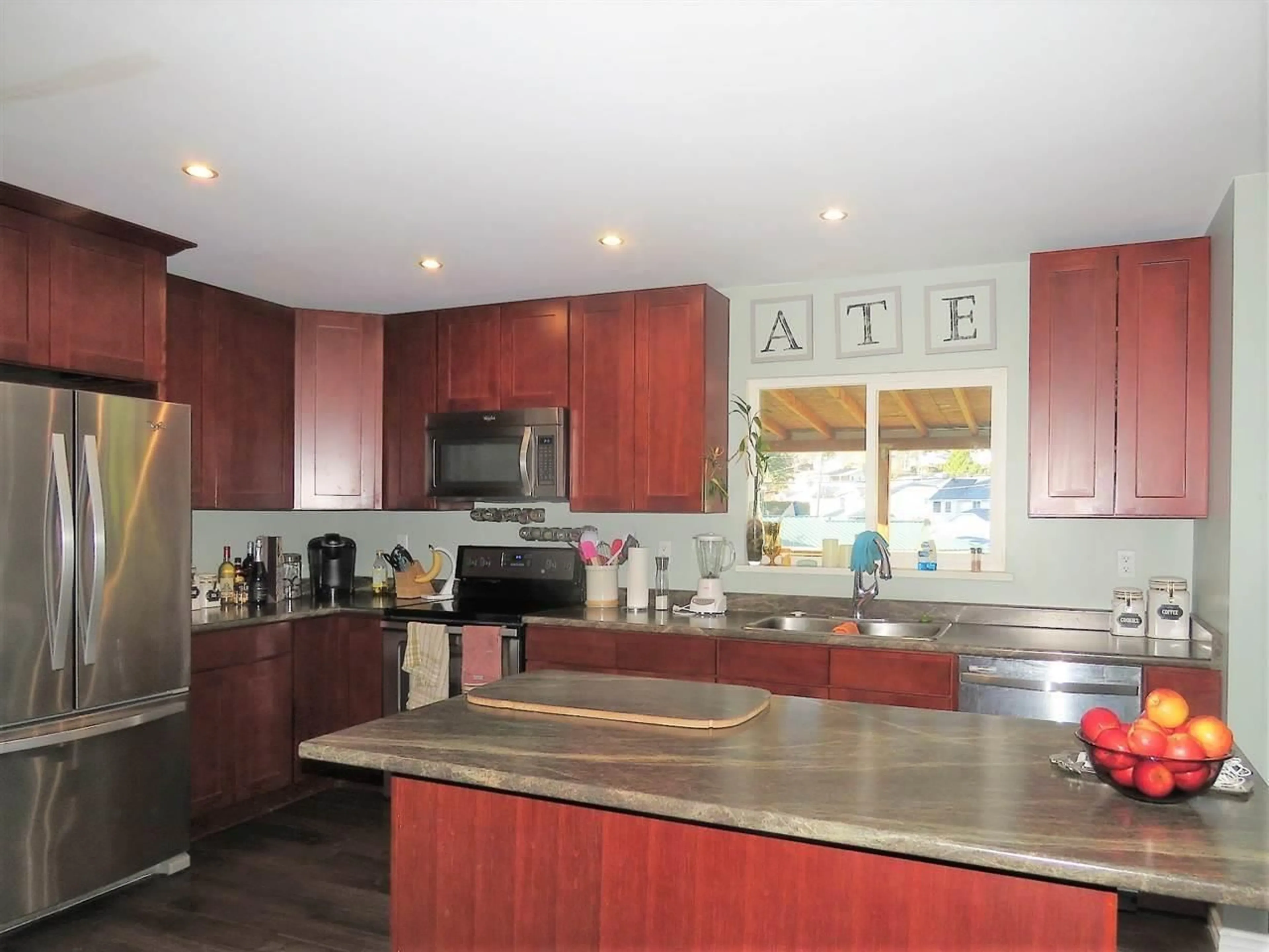Open concept kitchen, unknown for 8123 SUMAC PLACE, Mission British Columbia V2V5L2
