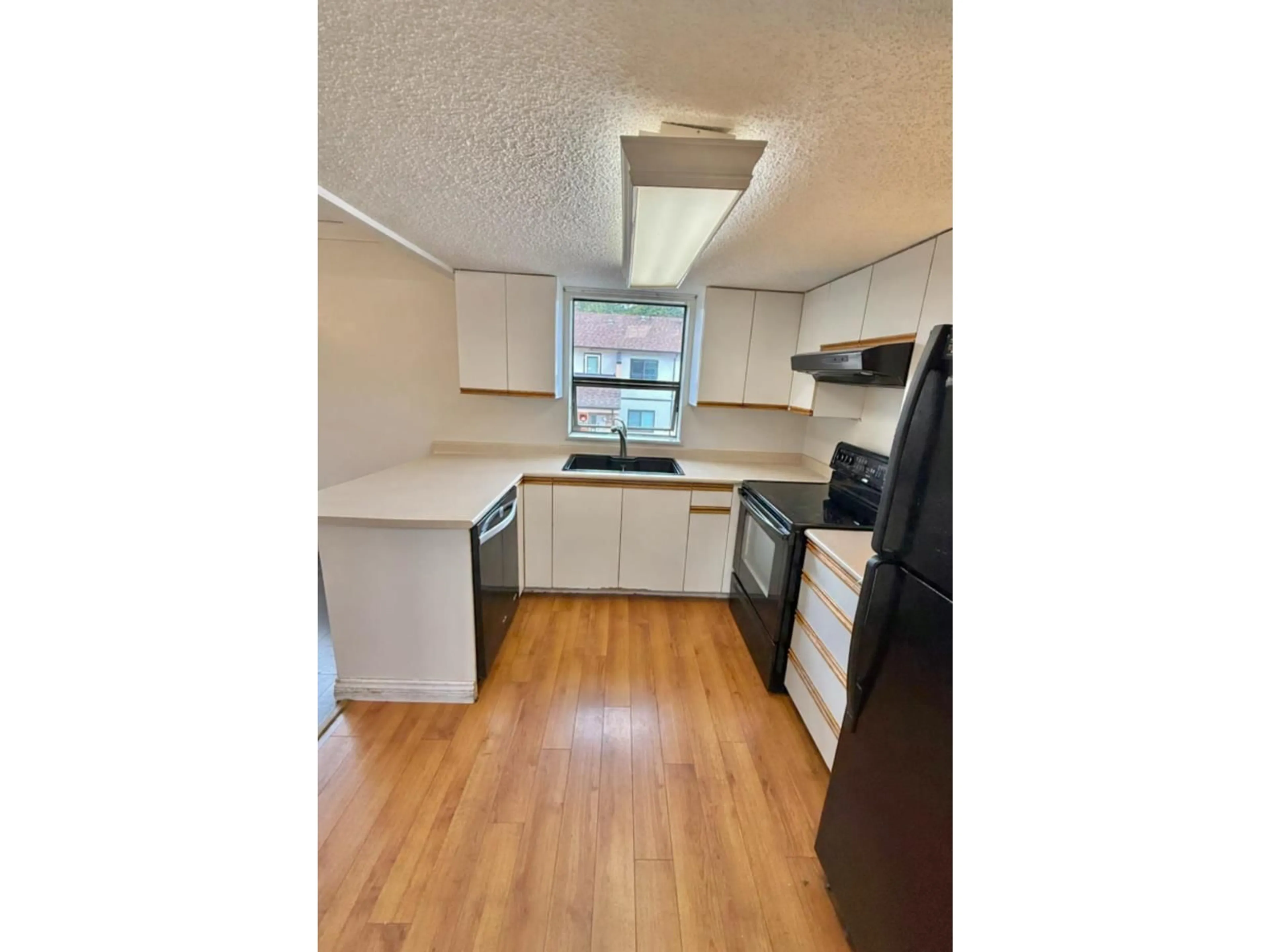 Standard kitchen, unknown for 204 - 7165 133 STREET, Surrey British Columbia V3W7Z6