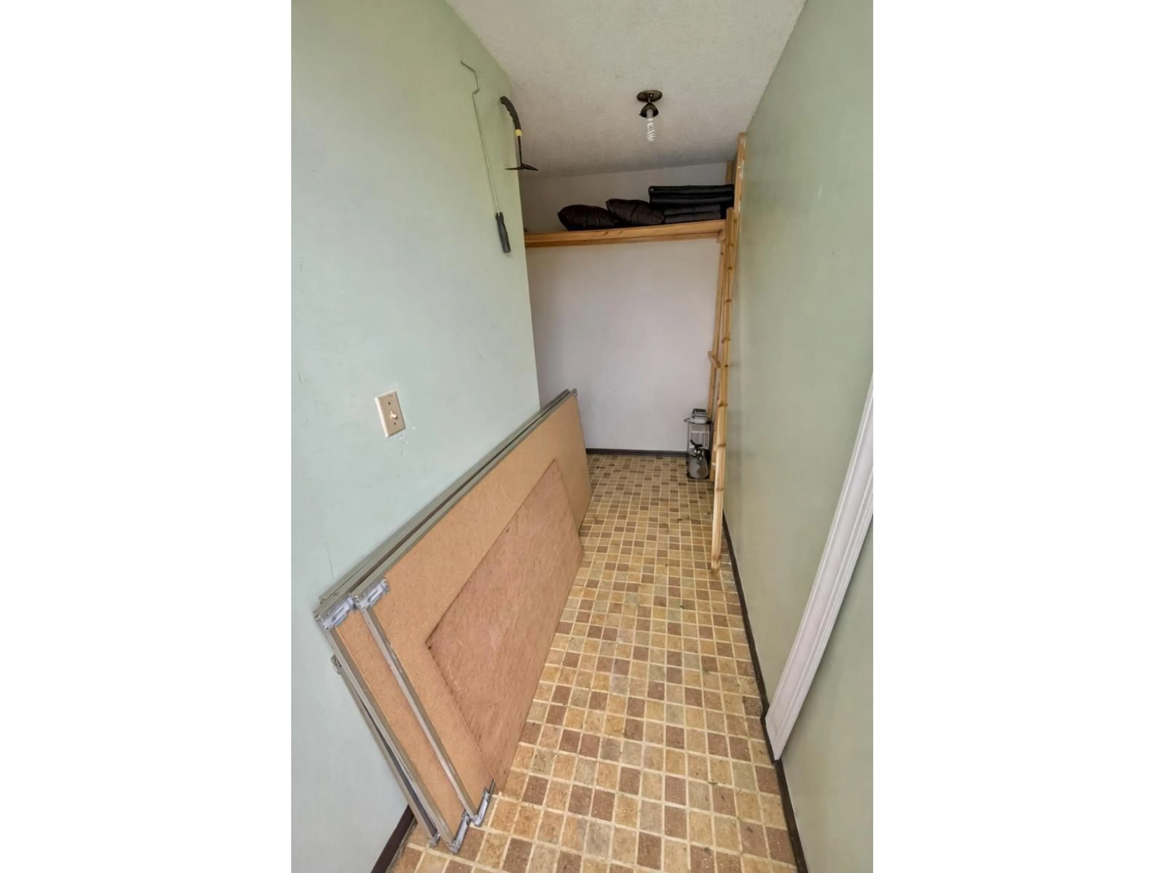 A pic of a room for 204 - 7165 133 STREET, Surrey British Columbia V3W7Z6