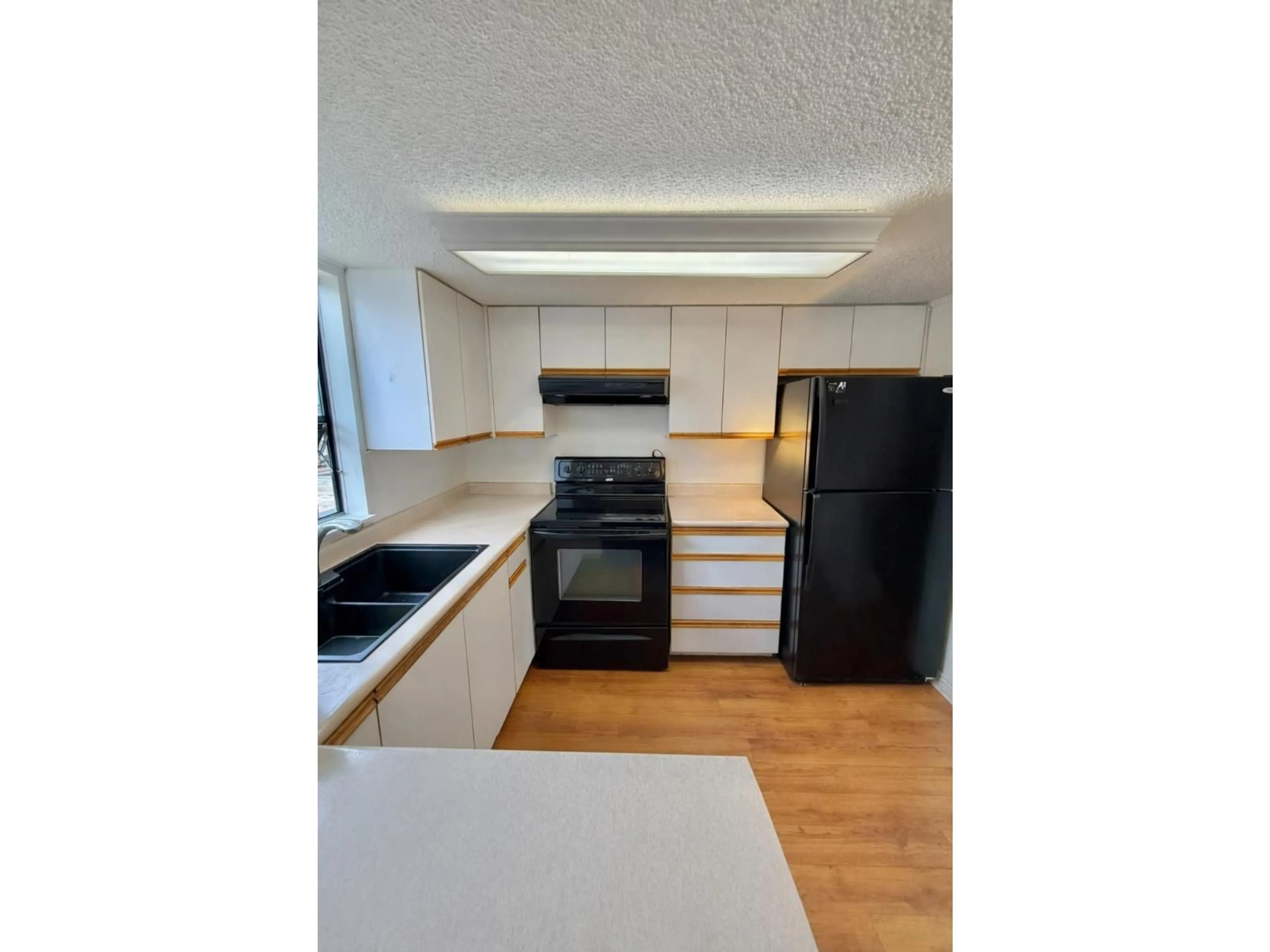 Standard kitchen, unknown for 204 - 7165 133 STREET, Surrey British Columbia V3W7Z6