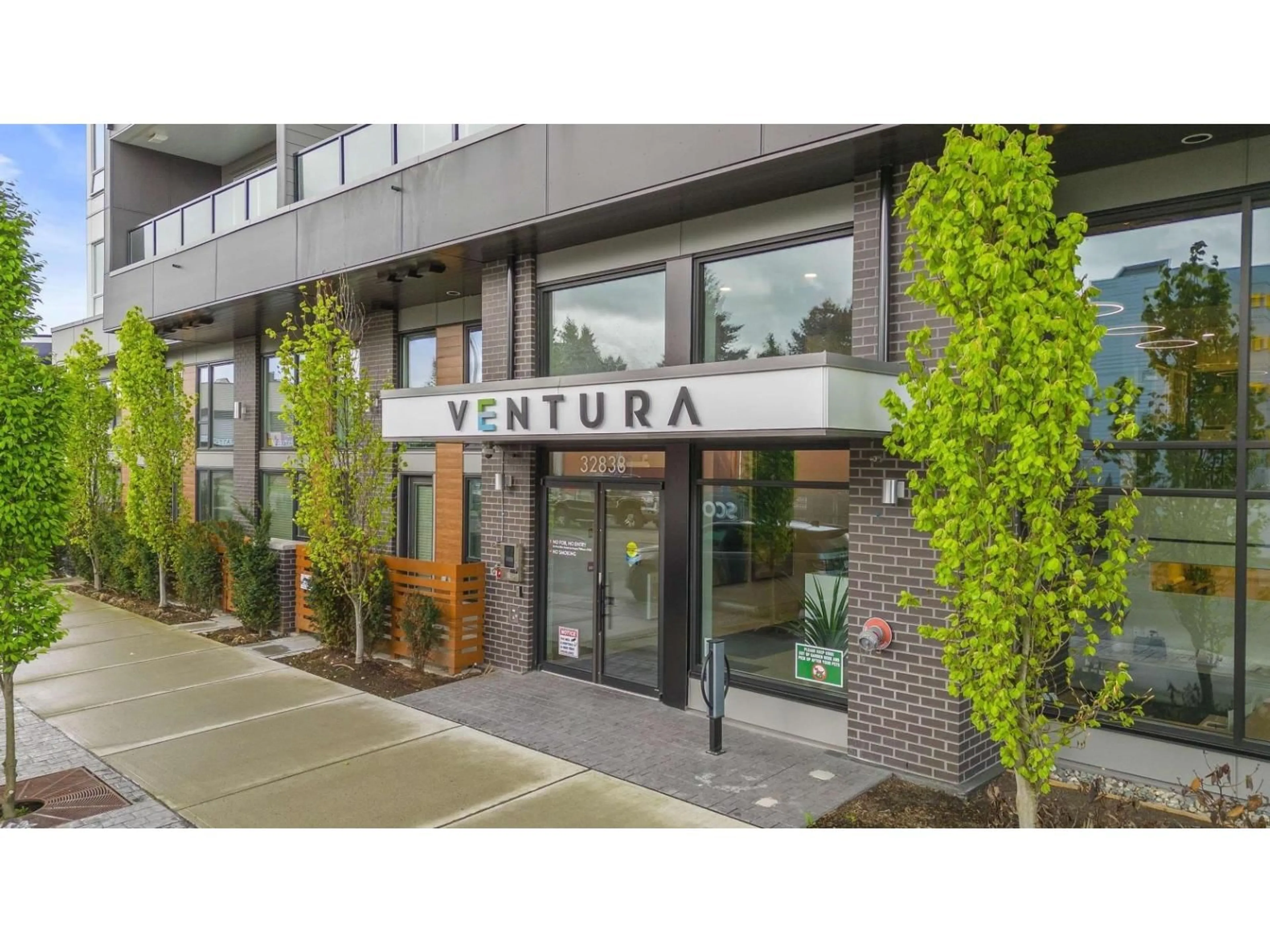 Indoor foyer for 405 - 32838 VENTURA AVENUE, Abbotsford British Columbia V2S0M5