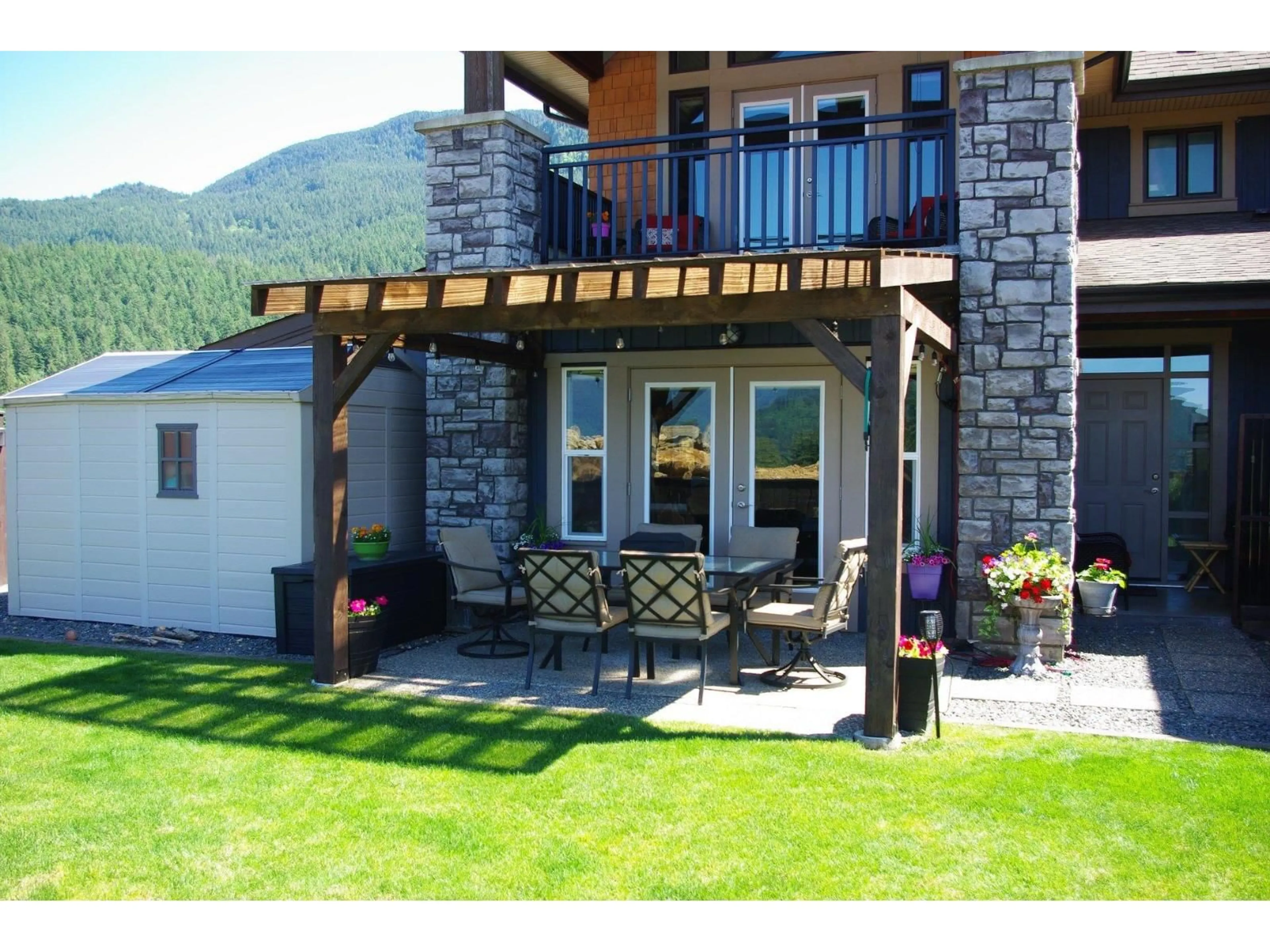 Patio, mountain view for 1936 WOODSIDE BOULEVARD, Agassiz British Columbia V0M1A1