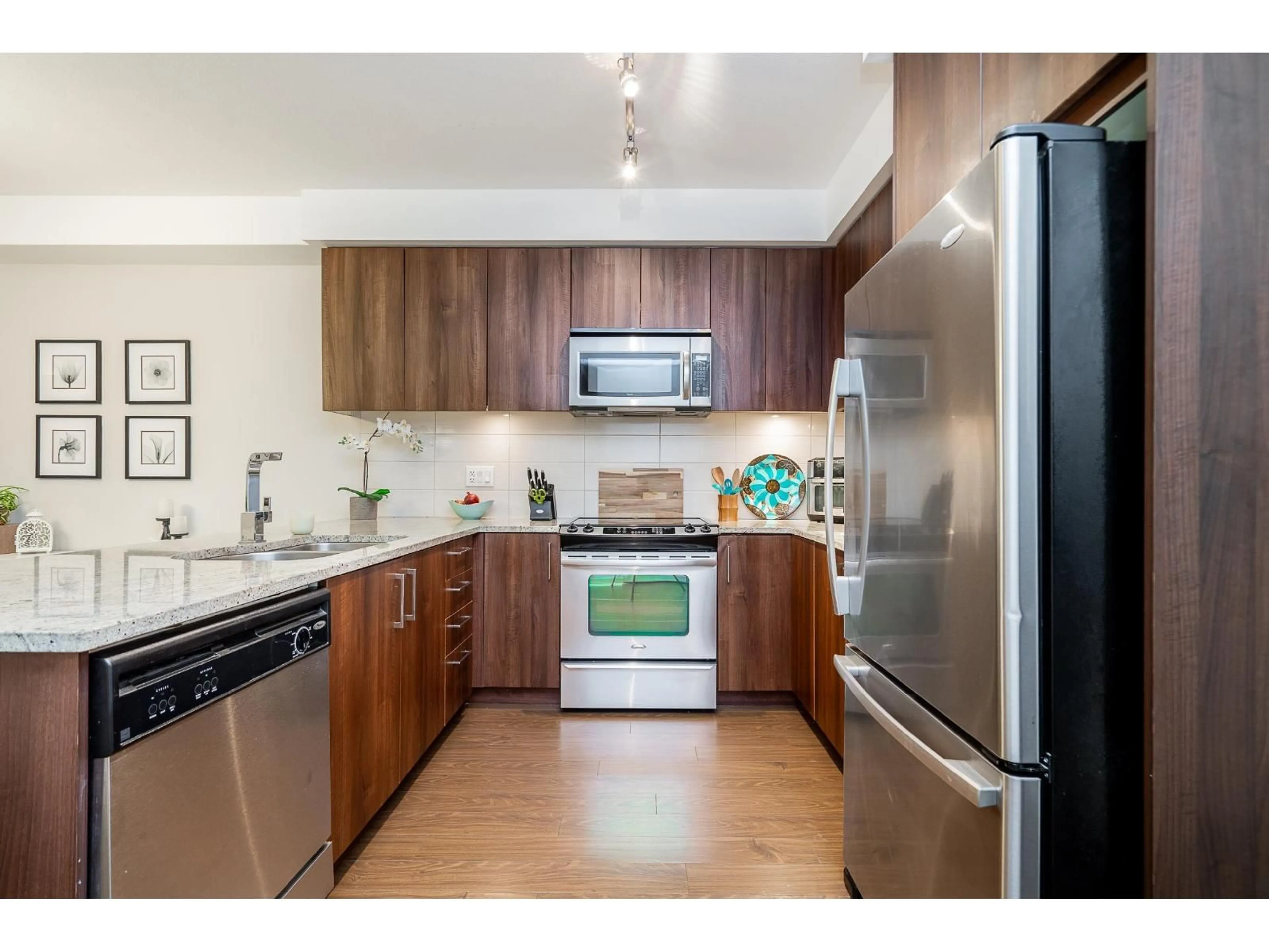 Standard kitchen, unknown for 309 - 6460 194 STREET, Surrey British Columbia V4N6J7
