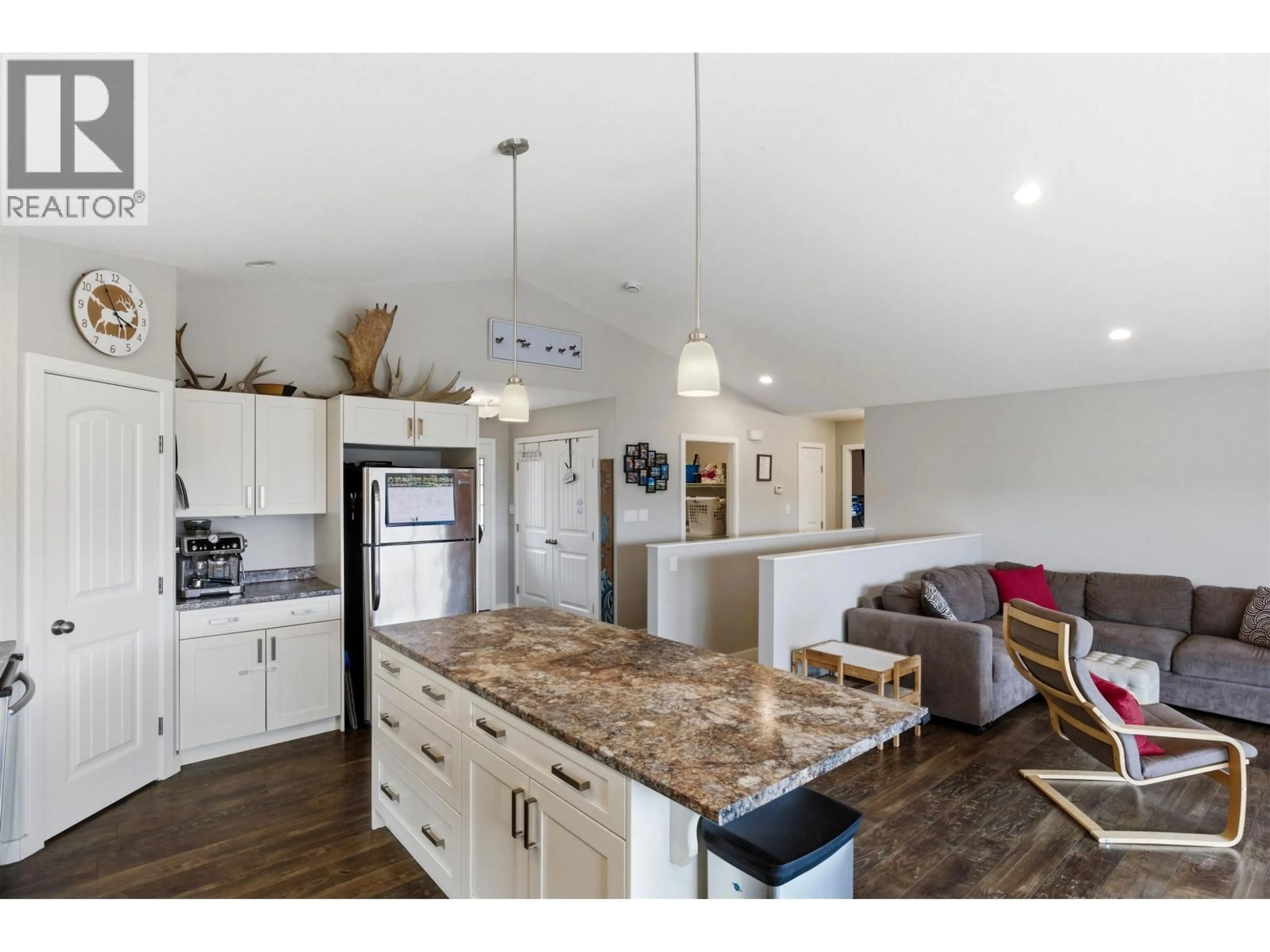 Open concept kitchen, unknown for 318 FOSTER WAY, Williams Lake British Columbia V2G5N5