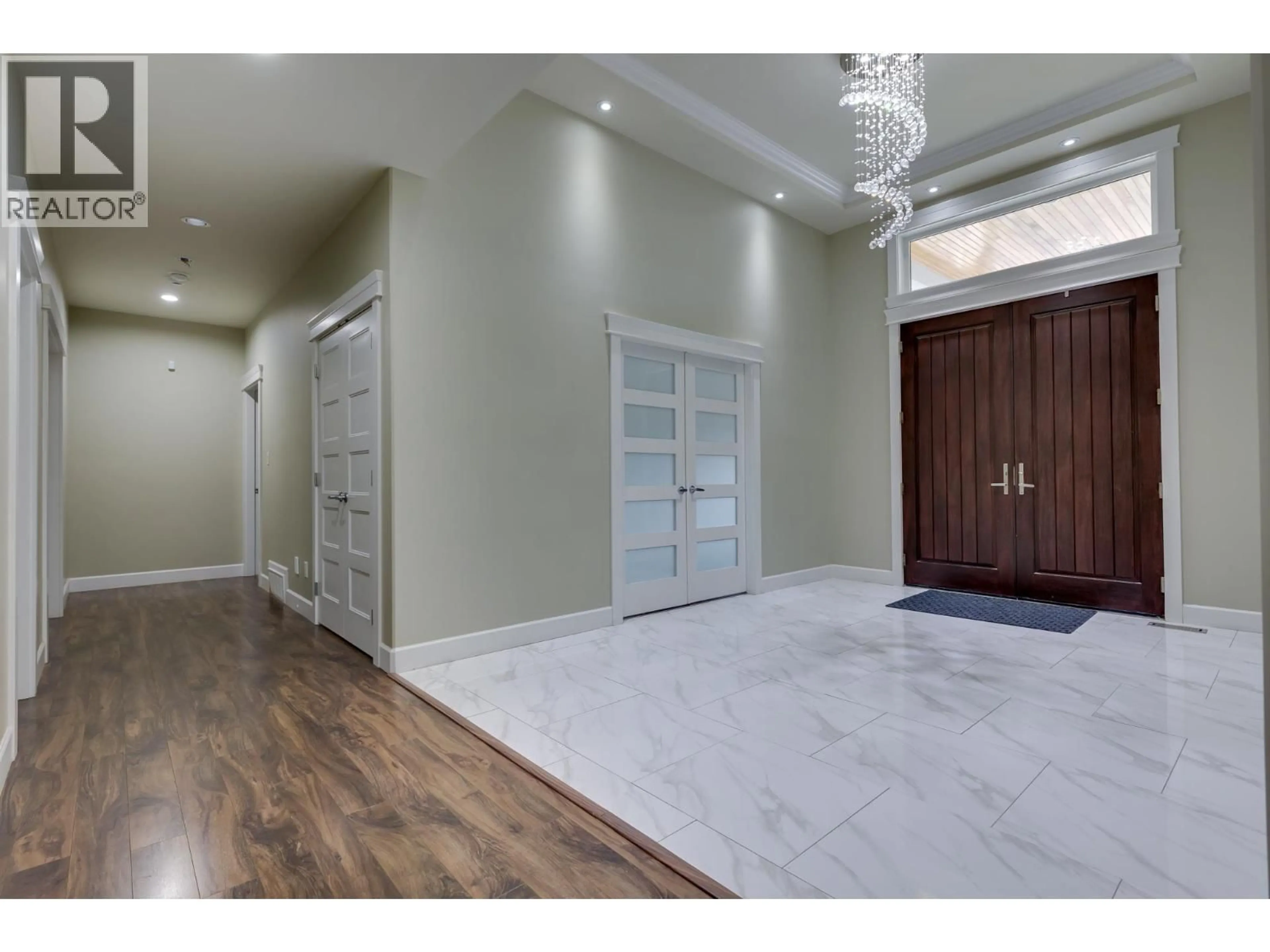Indoor entryway for 3022 MAURICE DRIVE, Prince George British Columbia V2N0C8