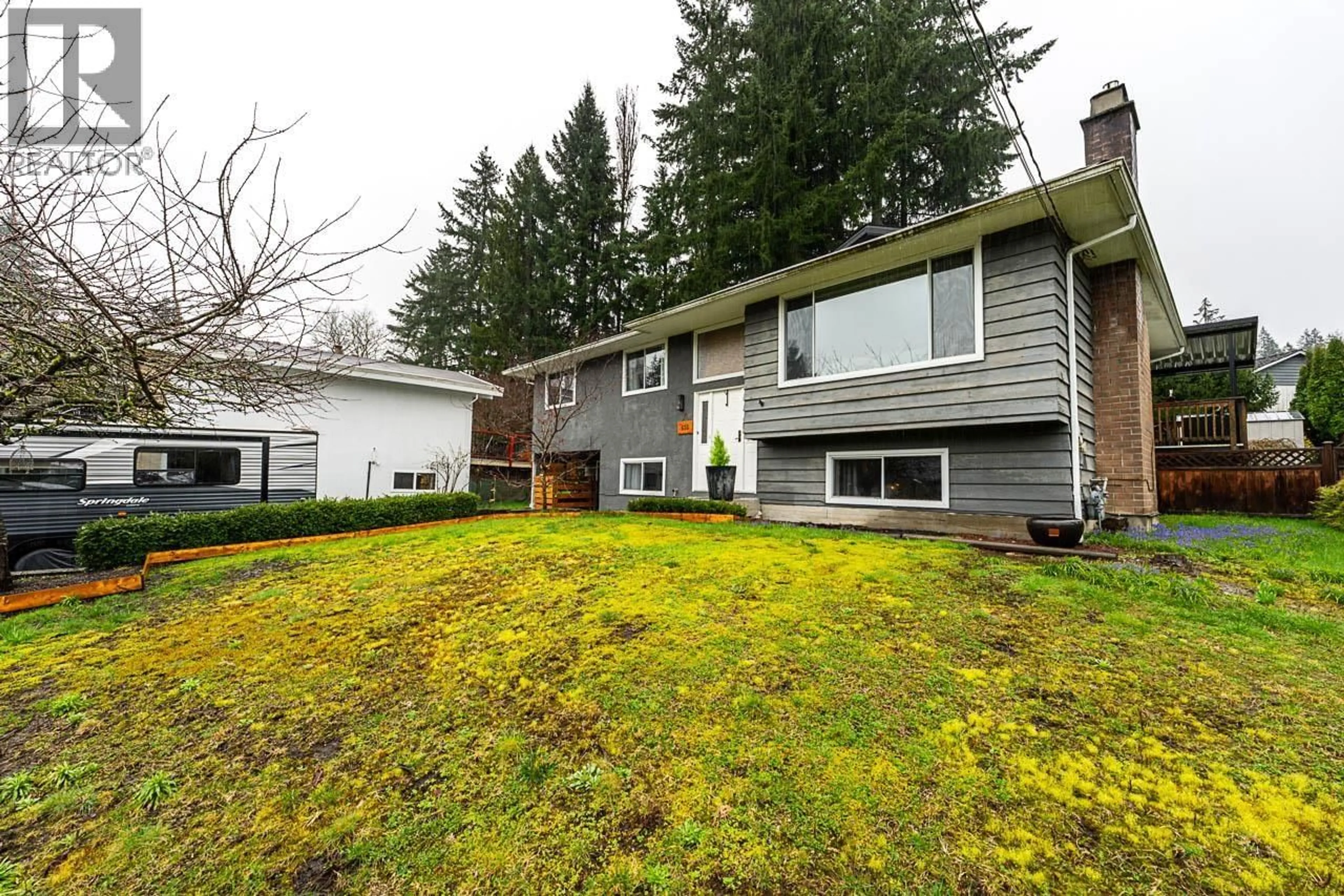 Home with vinyl exterior material, street for 635 MIDVALE STREET, Coquitlam British Columbia V3J6M1