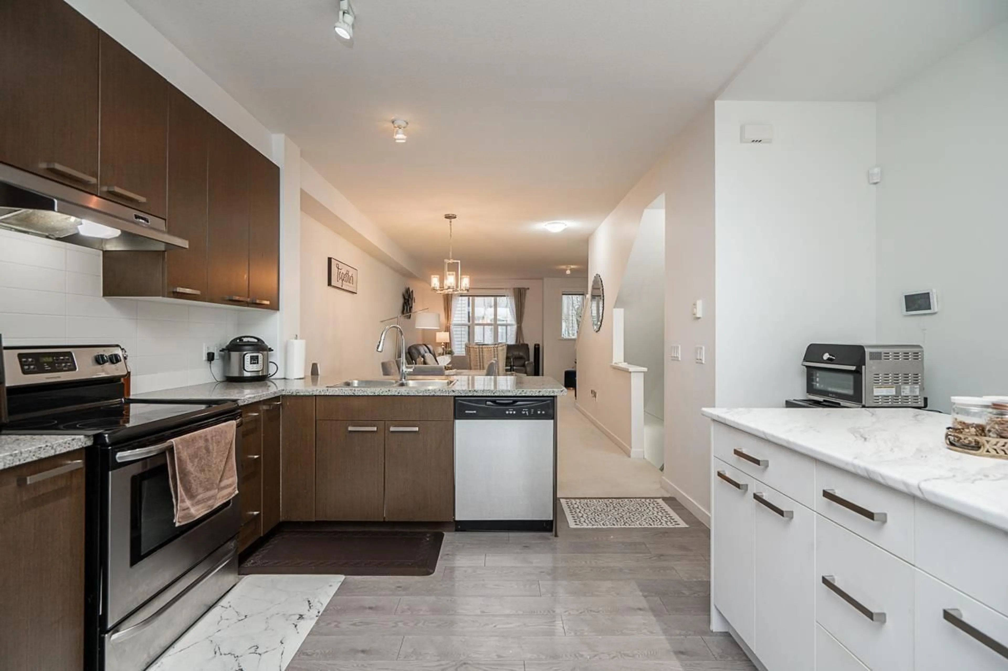 Open concept kitchen, ceramic/tile floor for 9 - 14838 61 AVENUE, Surrey British Columbia V3S2P3