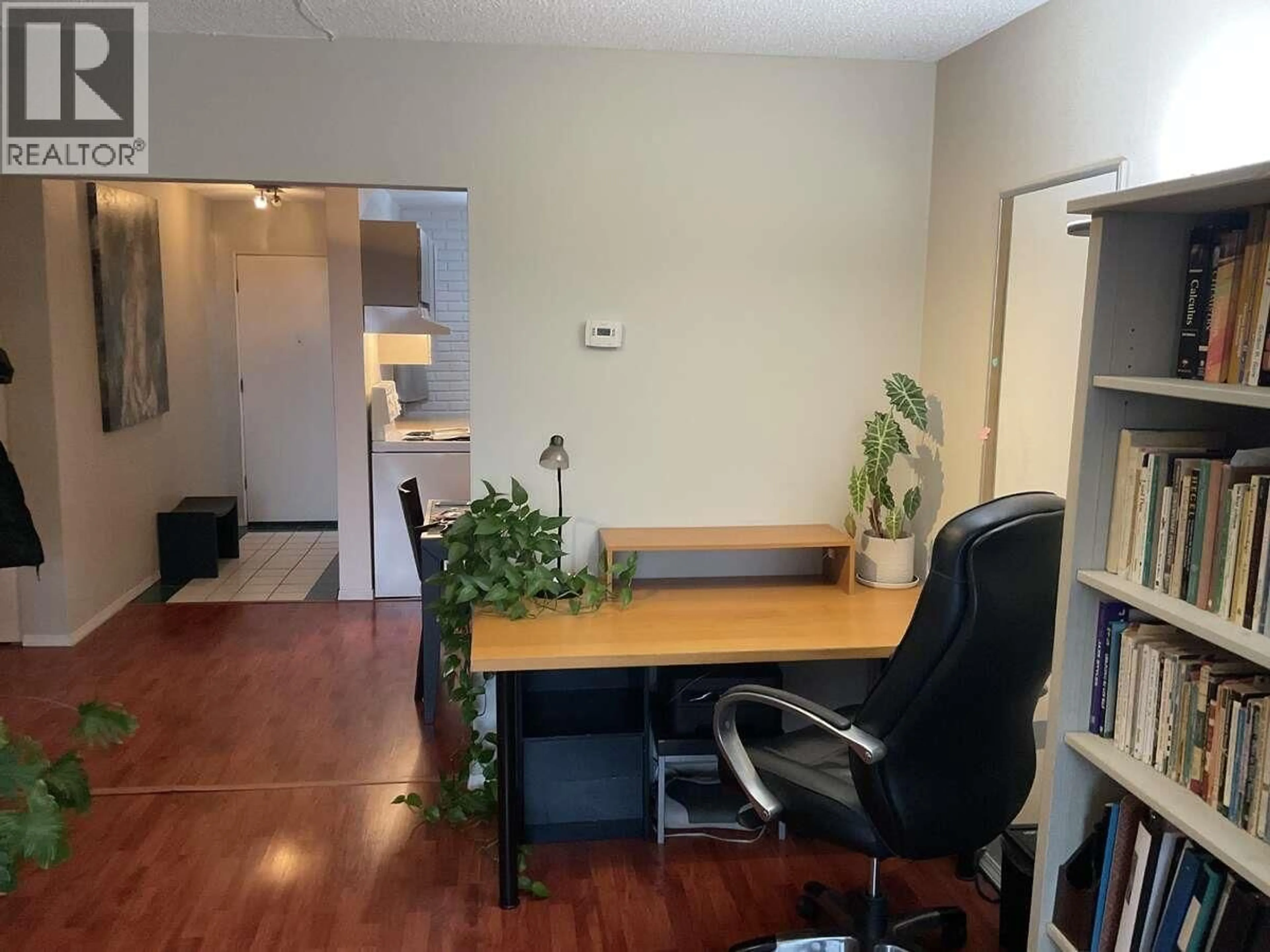 A pic of a room for 203 - 211 3RD STREET, North Vancouver British Columbia V7M1E9