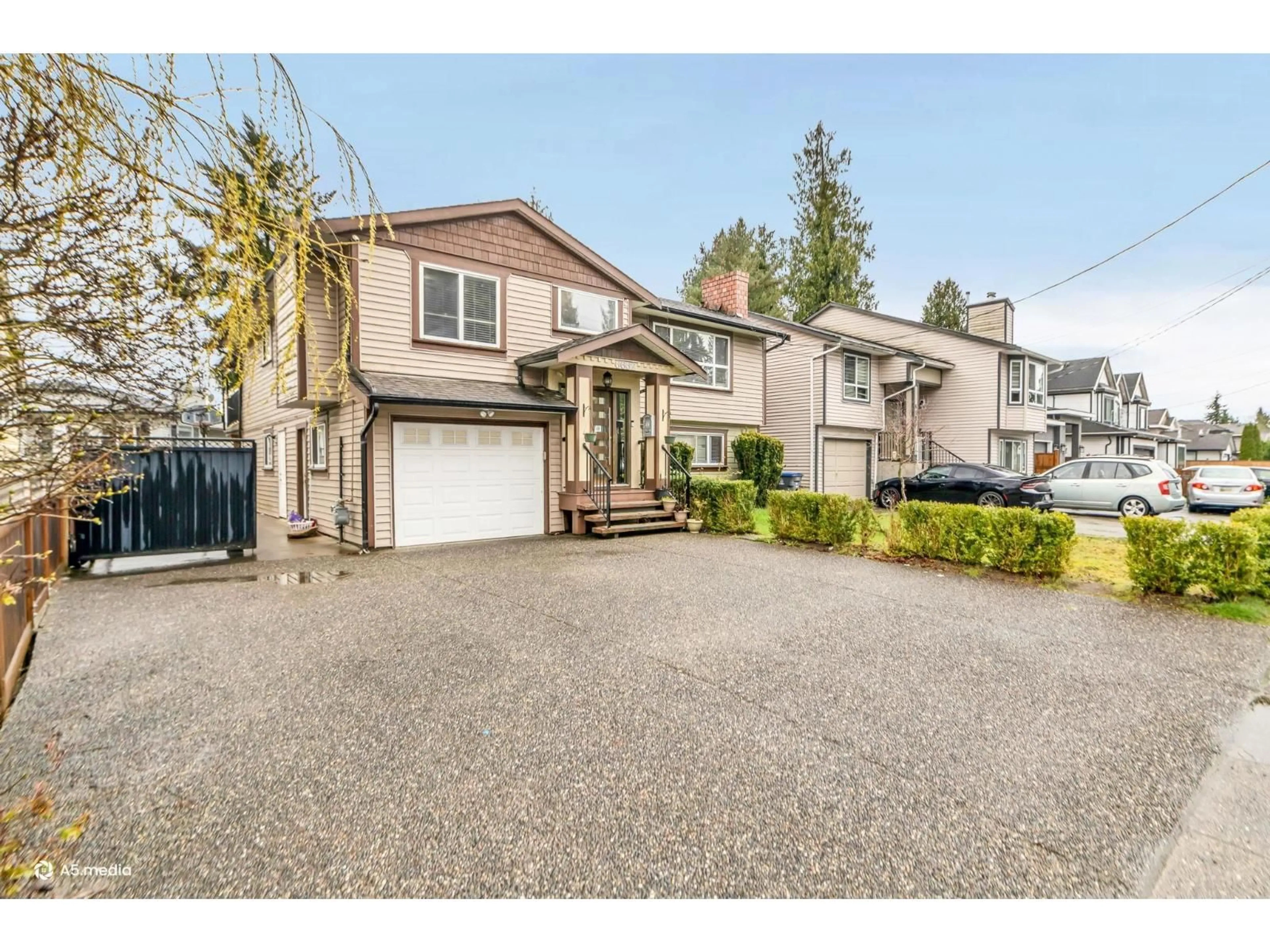 A pic from outside/outdoor area/front of a property/back of a property/a pic from drone, street for 6662 130 STREET, Surrey British Columbia V3W4J3