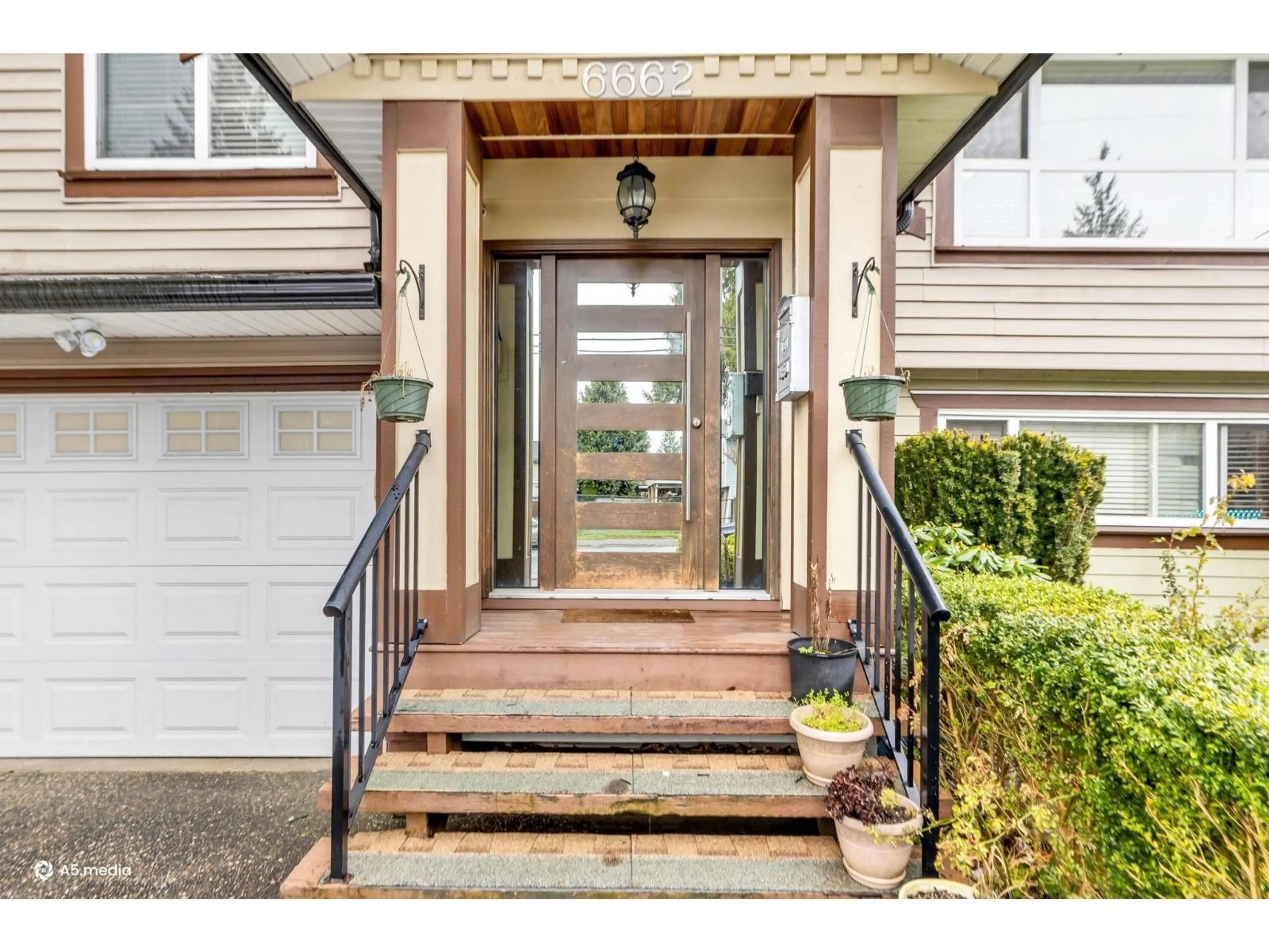 Indoor entryway for 6662 130 STREET, Surrey British Columbia V3W4J3