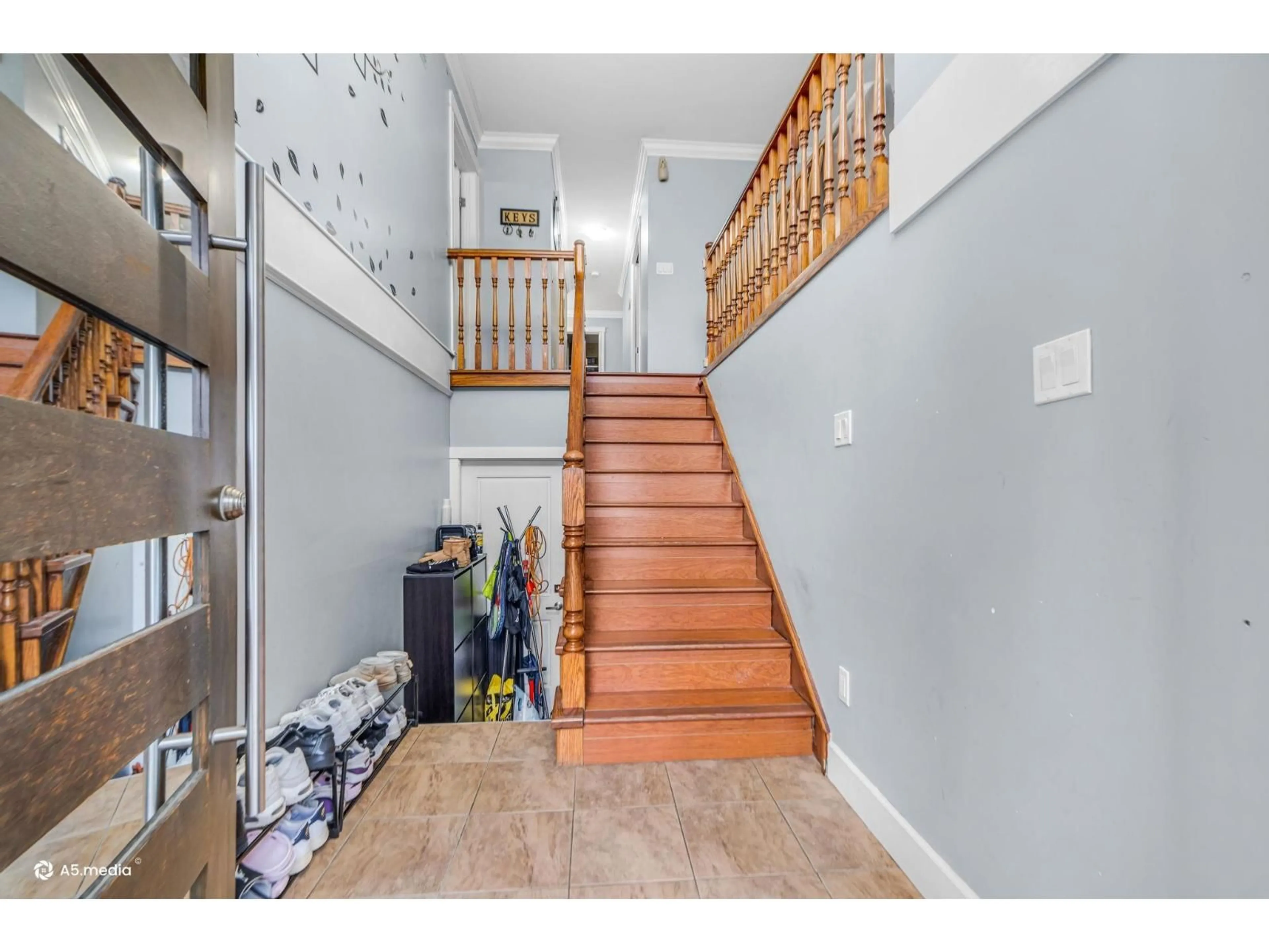 Indoor entryway for 6662 130 STREET, Surrey British Columbia V3W4J3