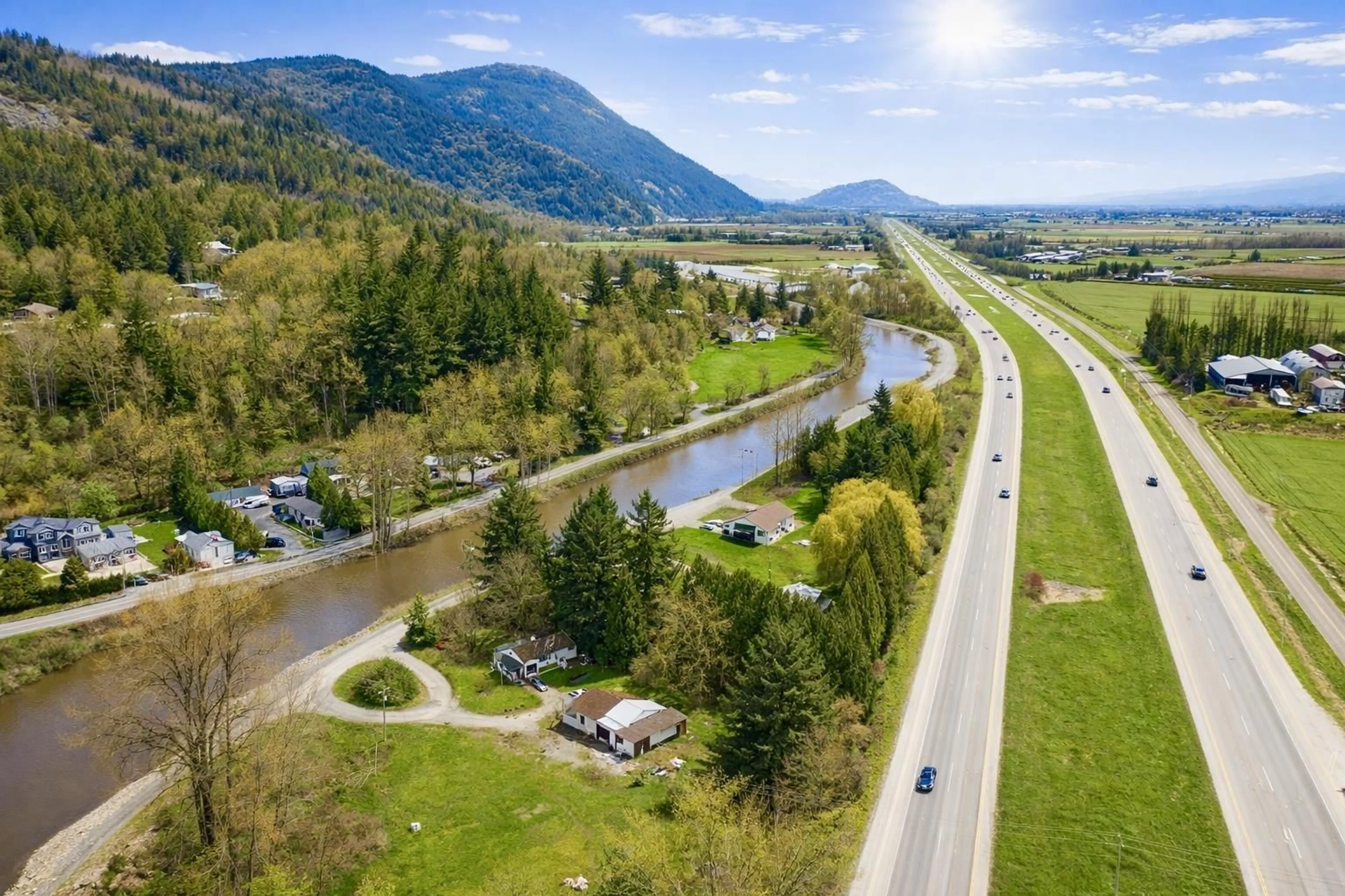 A pic from outside/outdoor area/front of a property/back of a property/a pic from drone, water/lake/river/ocean view for 37795 NORTH PARALLEL ROAD, Abbotsford British Columbia V3G2K1