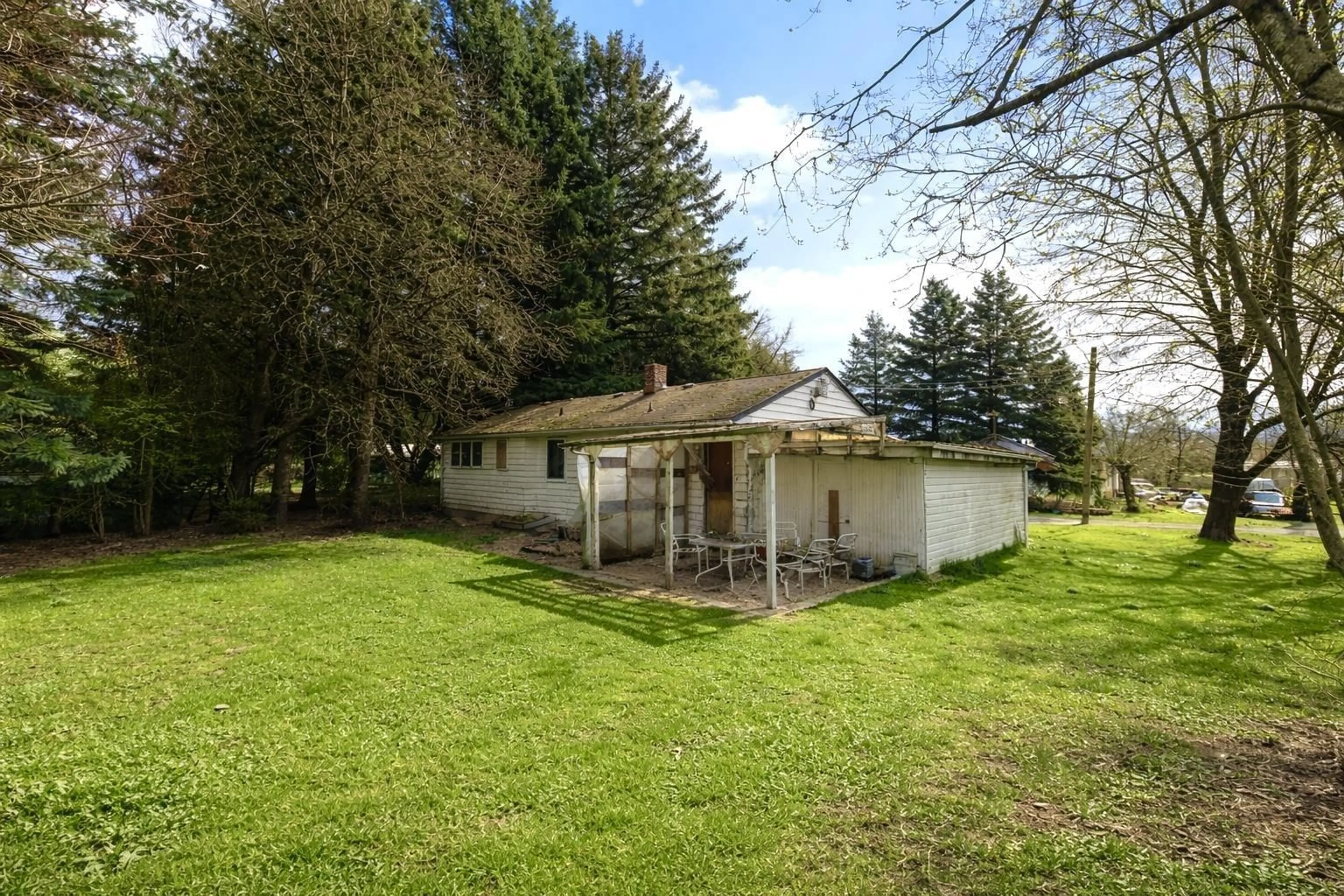 A pic from outside/outdoor area/front of a property/back of a property/a pic from drone, unknown for 37795 NORTH PARALLEL ROAD, Abbotsford British Columbia V3G2K1