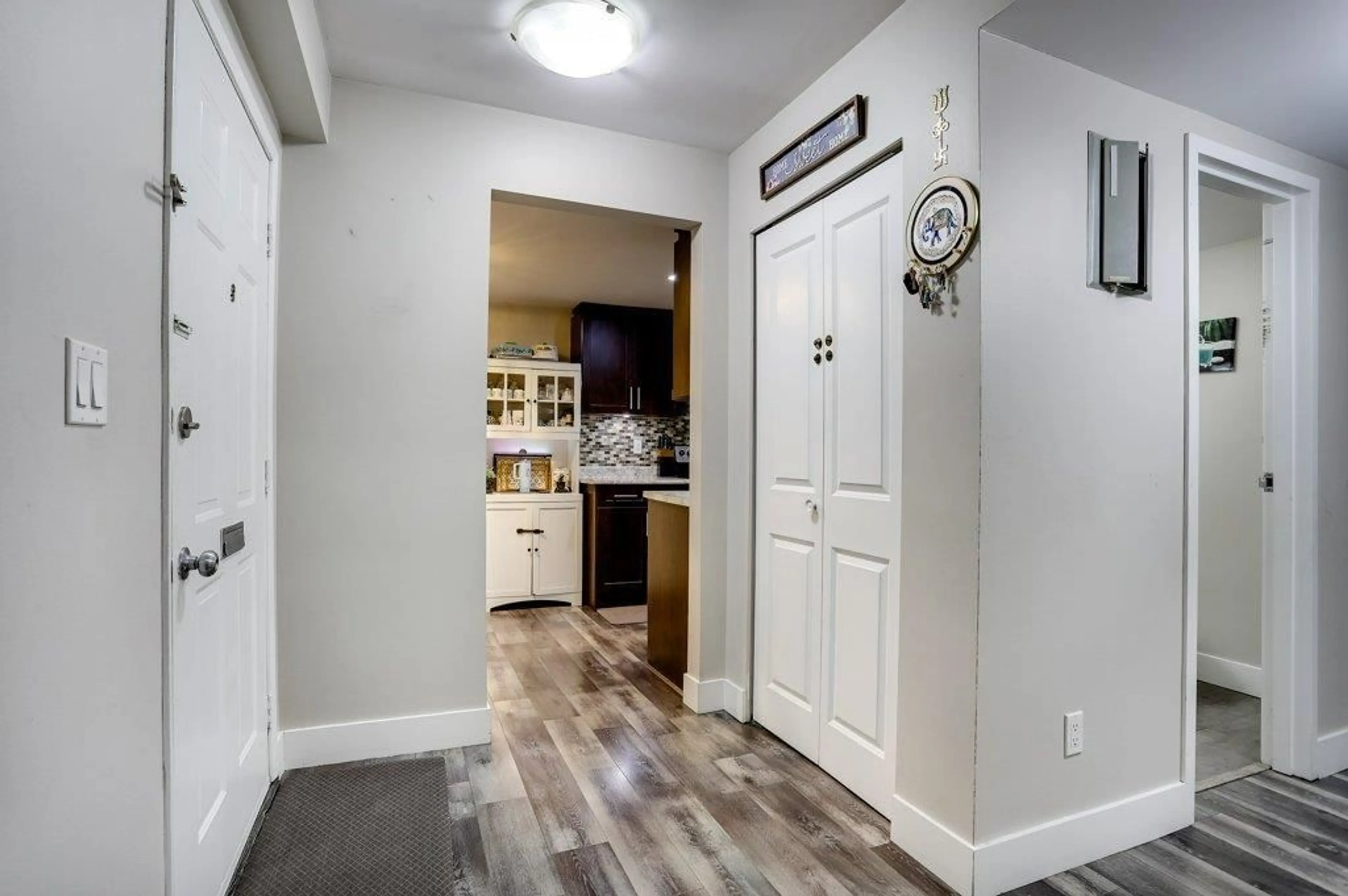 Indoor entryway for 263 - 7493 140 STREET, Surrey British Columbia V3W6G5