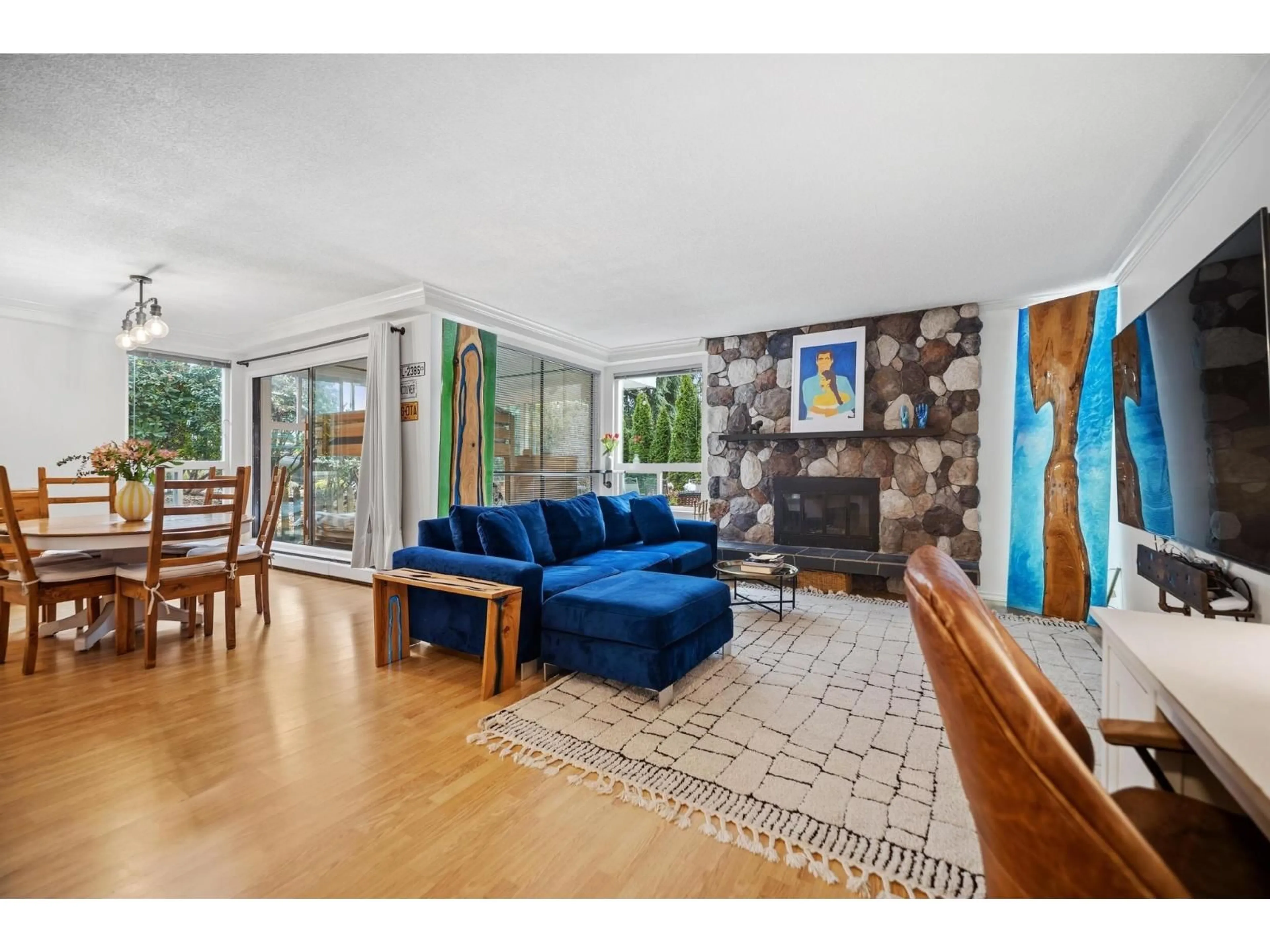 Living room with furniture, unknown for 101 - 1331 FOSTER STREET, Surrey British Columbia V4B3X5