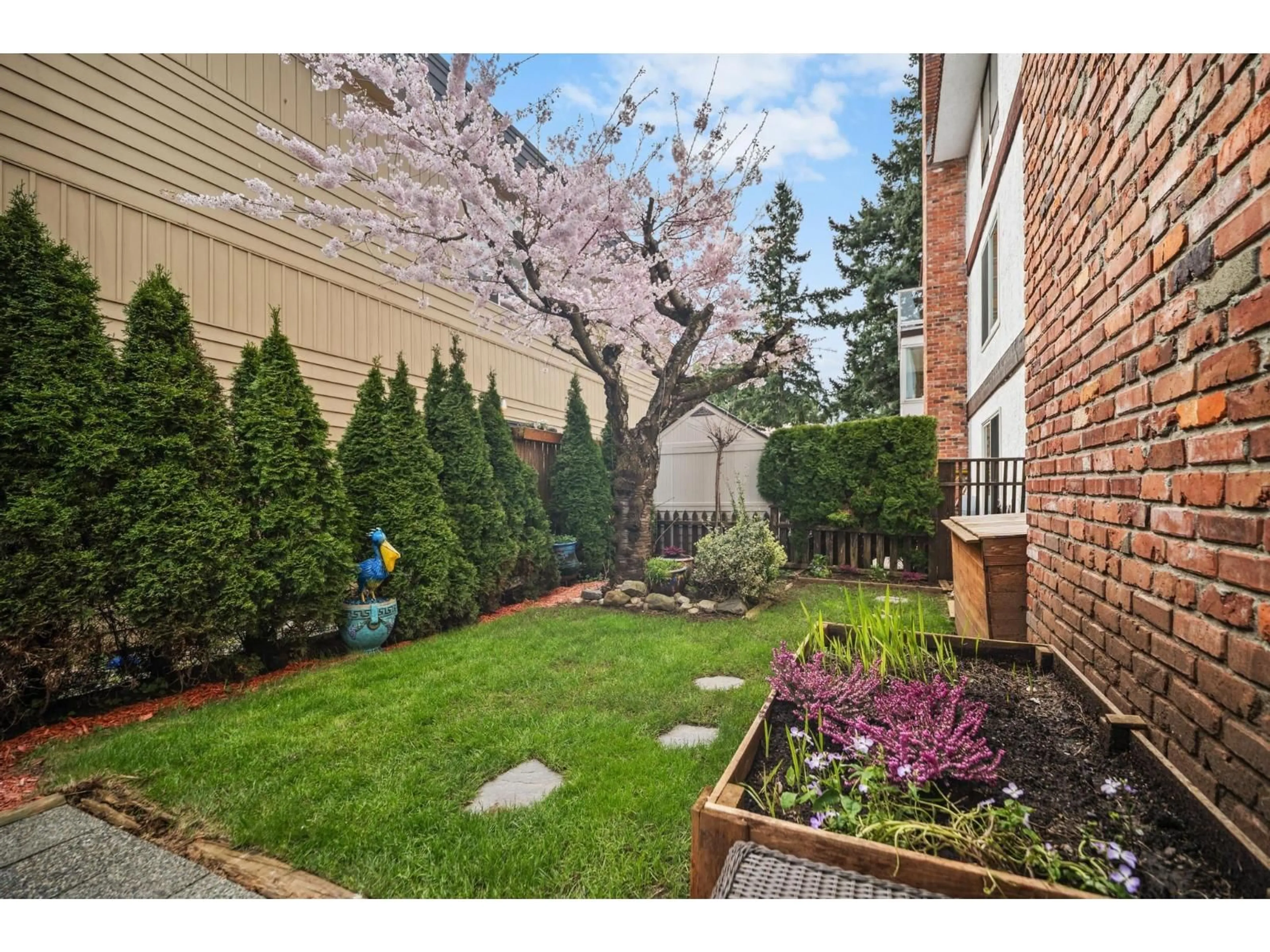 Patio, street for 101 - 1331 FOSTER STREET, Surrey British Columbia V4B3X5