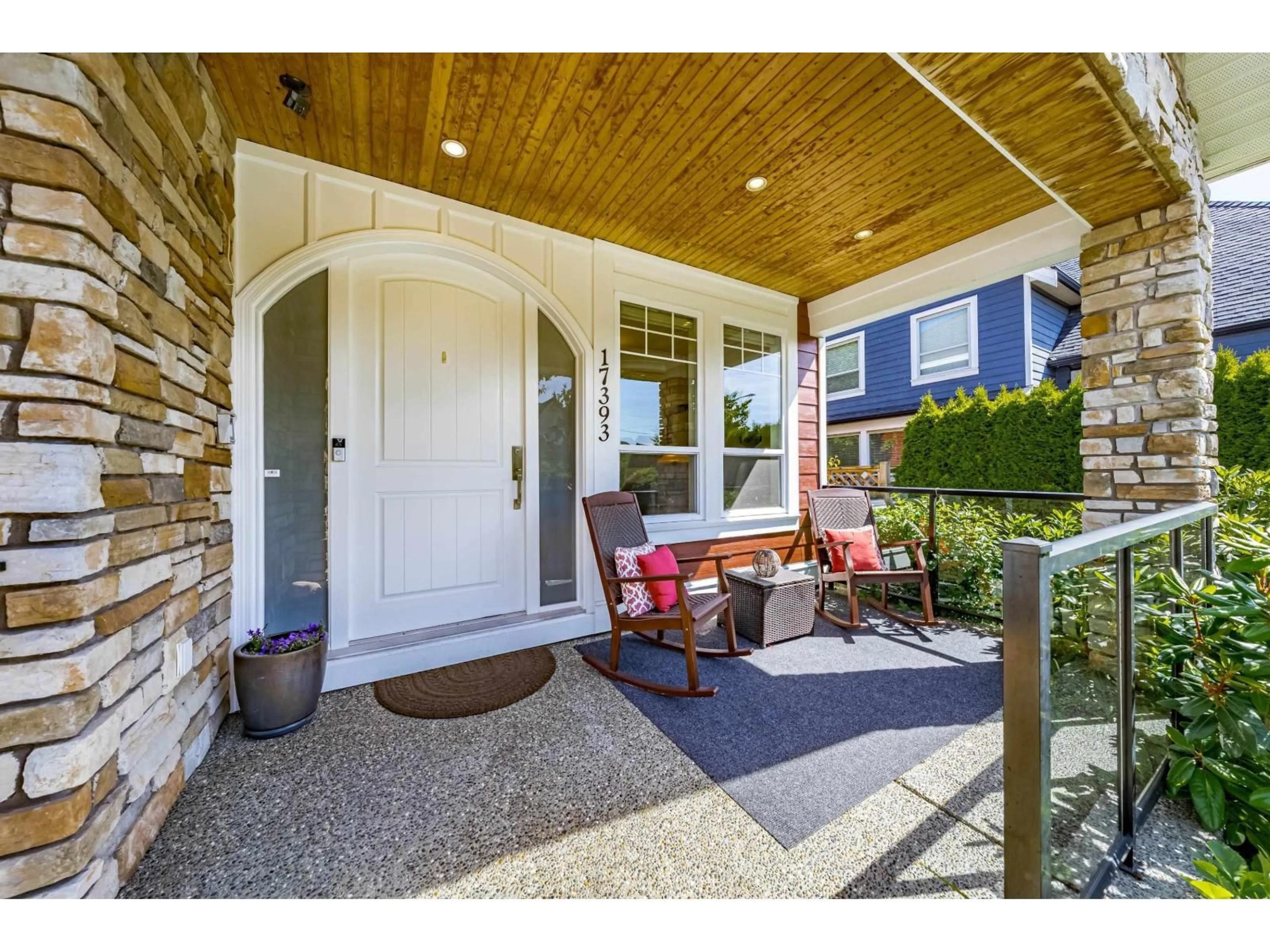 Indoor entryway for 17393 2 AVENUE, Surrey British Columbia V3Z6R9