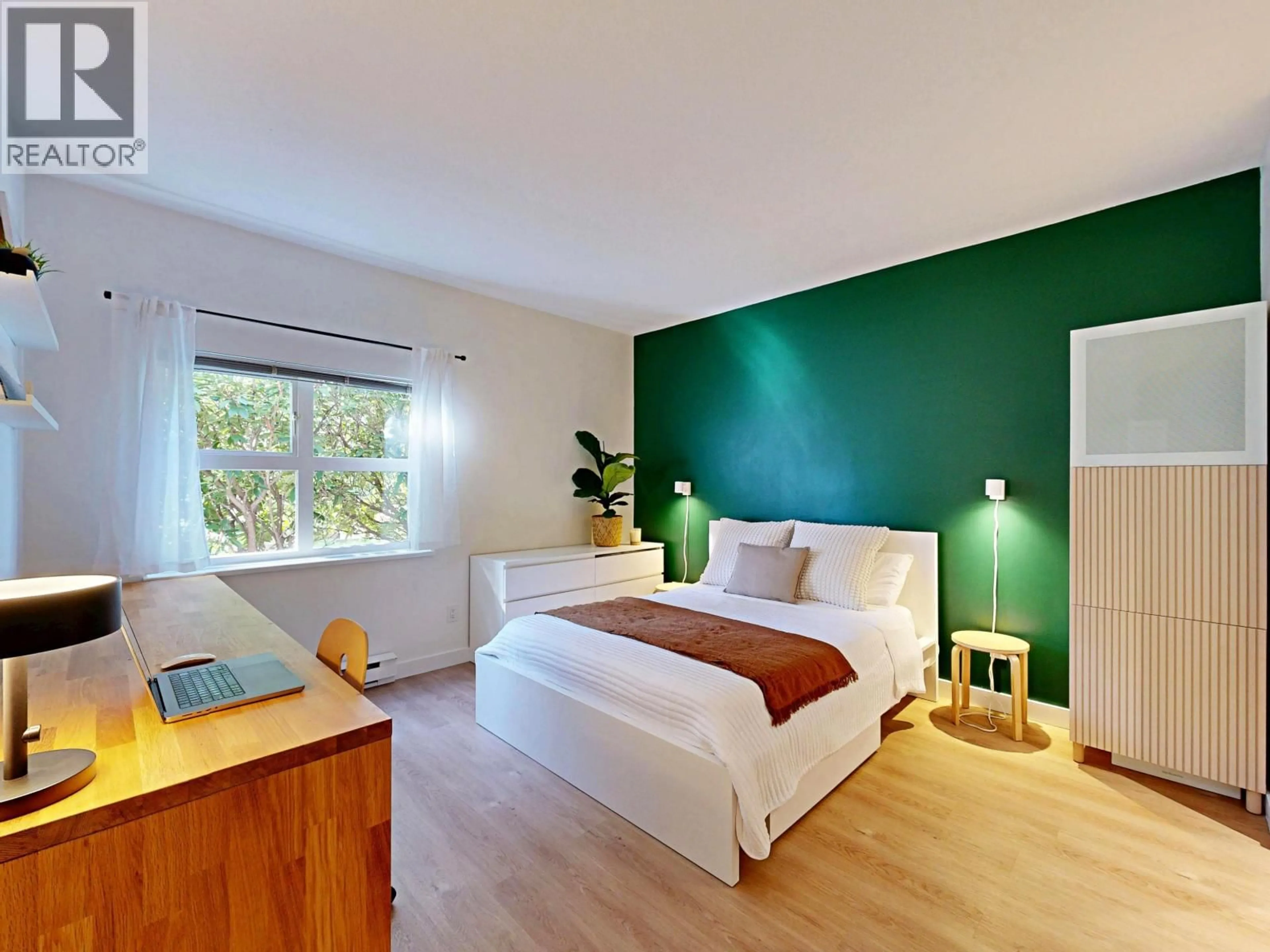 Bedroom with bed, wood/laminate floor for 105 - 4738 53 STREET, Delta British Columbia V4K2Z1