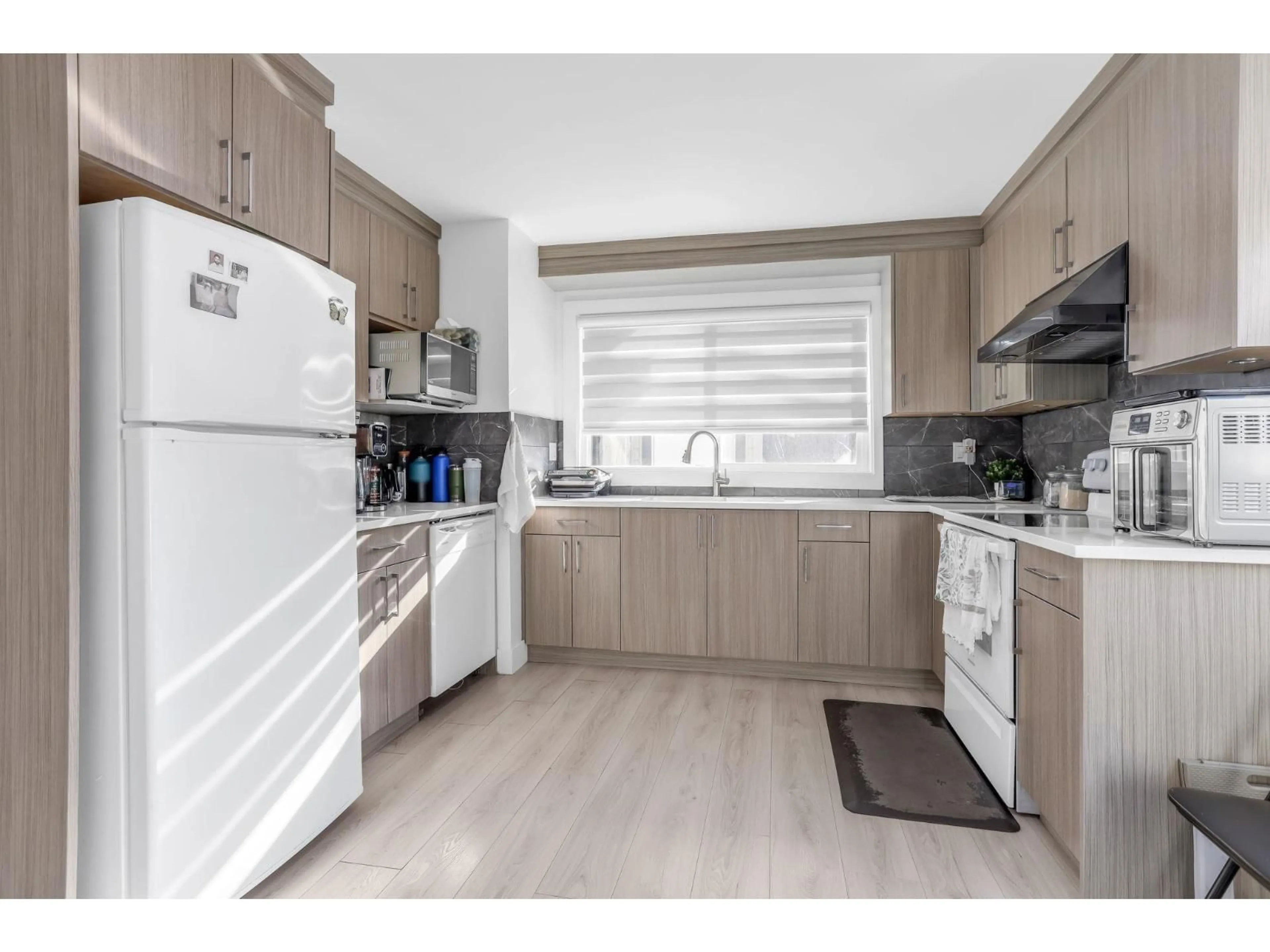Standard kitchen, wood/laminate floor for 6257 MORGAN PLACE, Surrey British Columbia V3S5B9