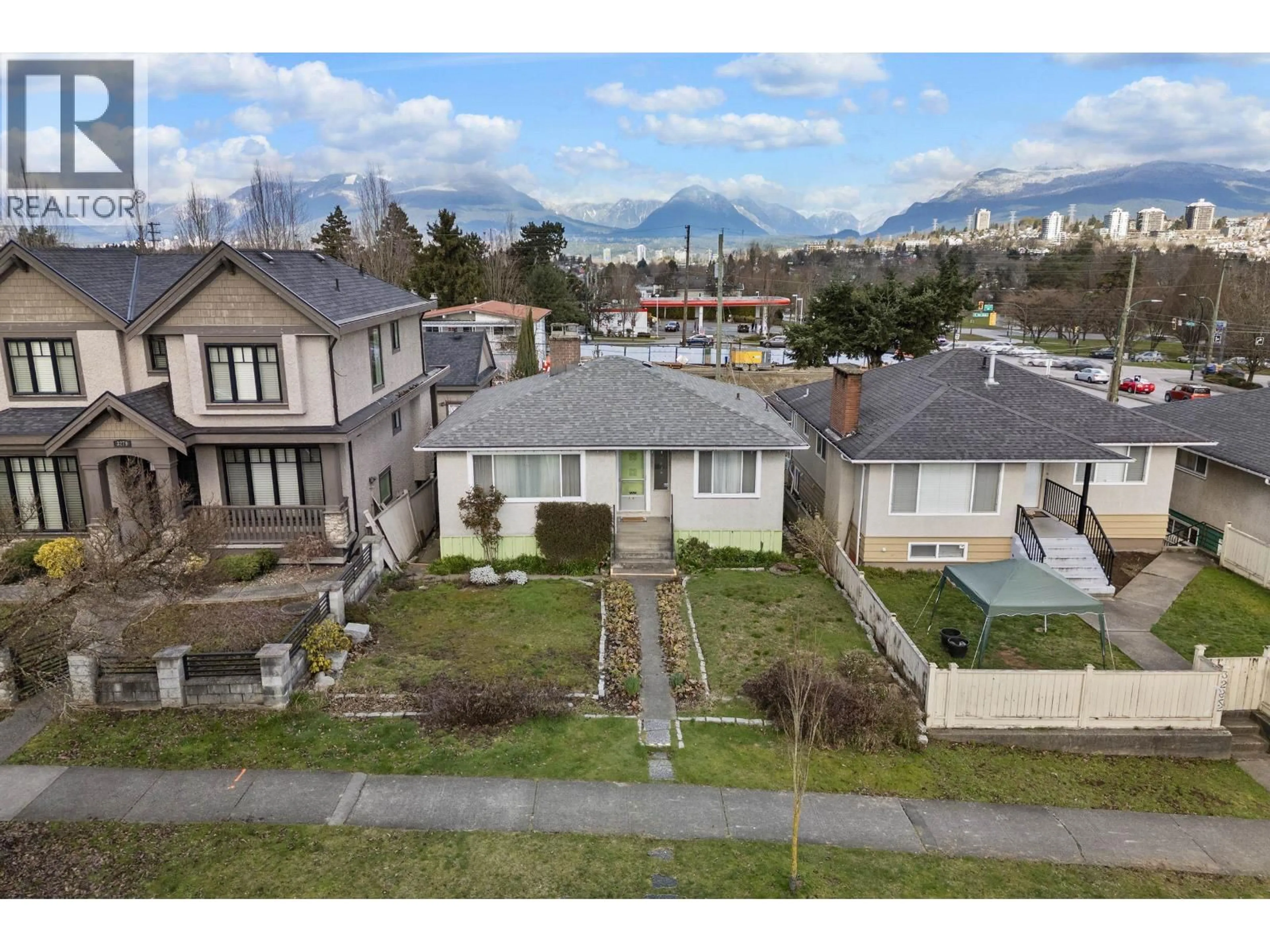 A pic from outside/outdoor area/front of a property/back of a property/a pic from drone, mountain view for 3281 E 2ND AVENUE, Vancouver British Columbia V5M1G2