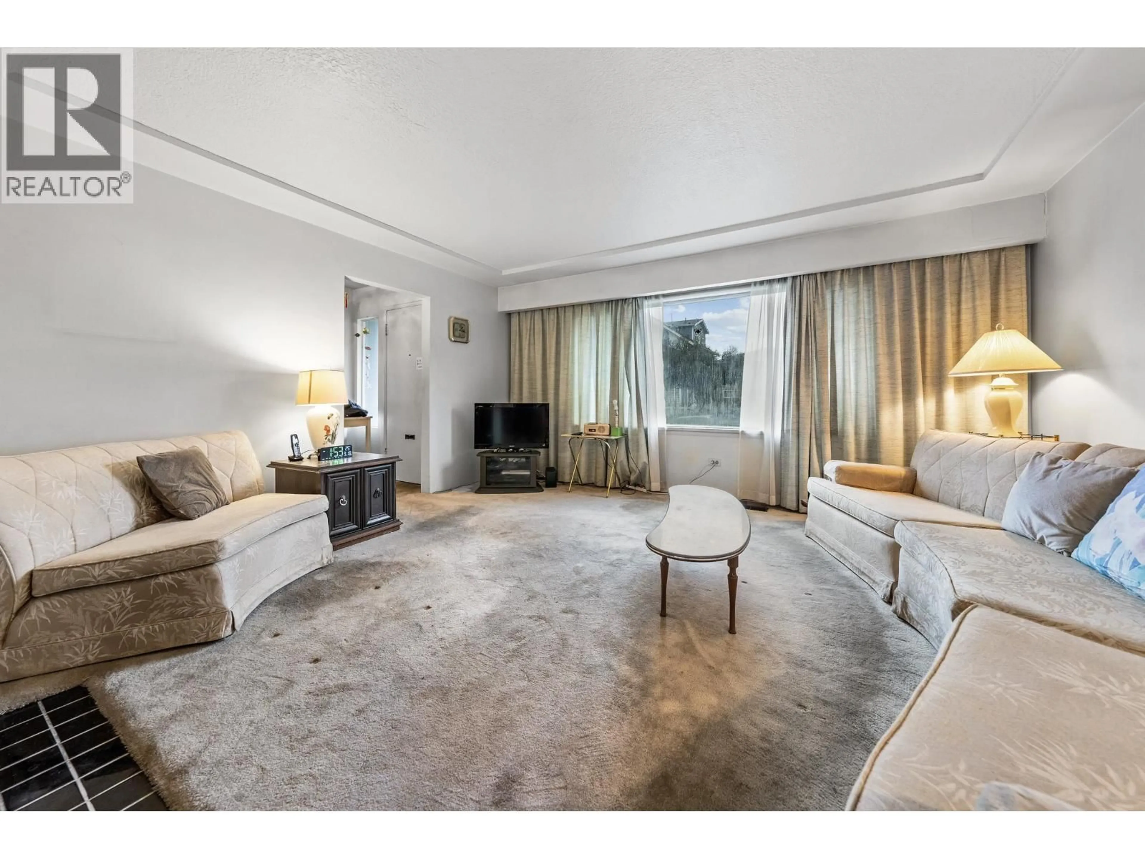 Living room with furniture, carpet floor for 3281 E 2ND AVENUE, Vancouver British Columbia V5M1G2