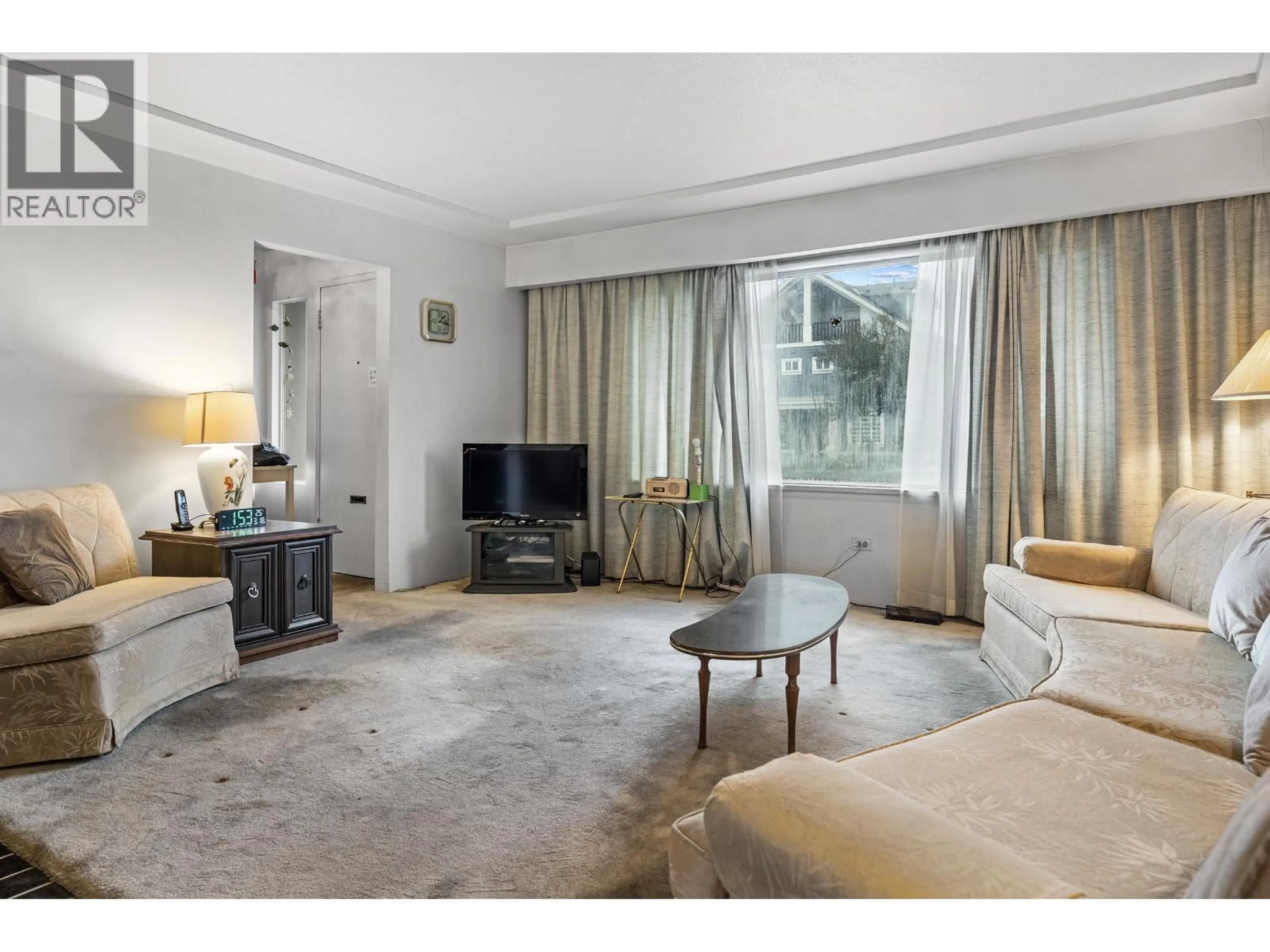 Living room with furniture, unknown for 3281 E 2ND AVENUE, Vancouver British Columbia V5M1G2