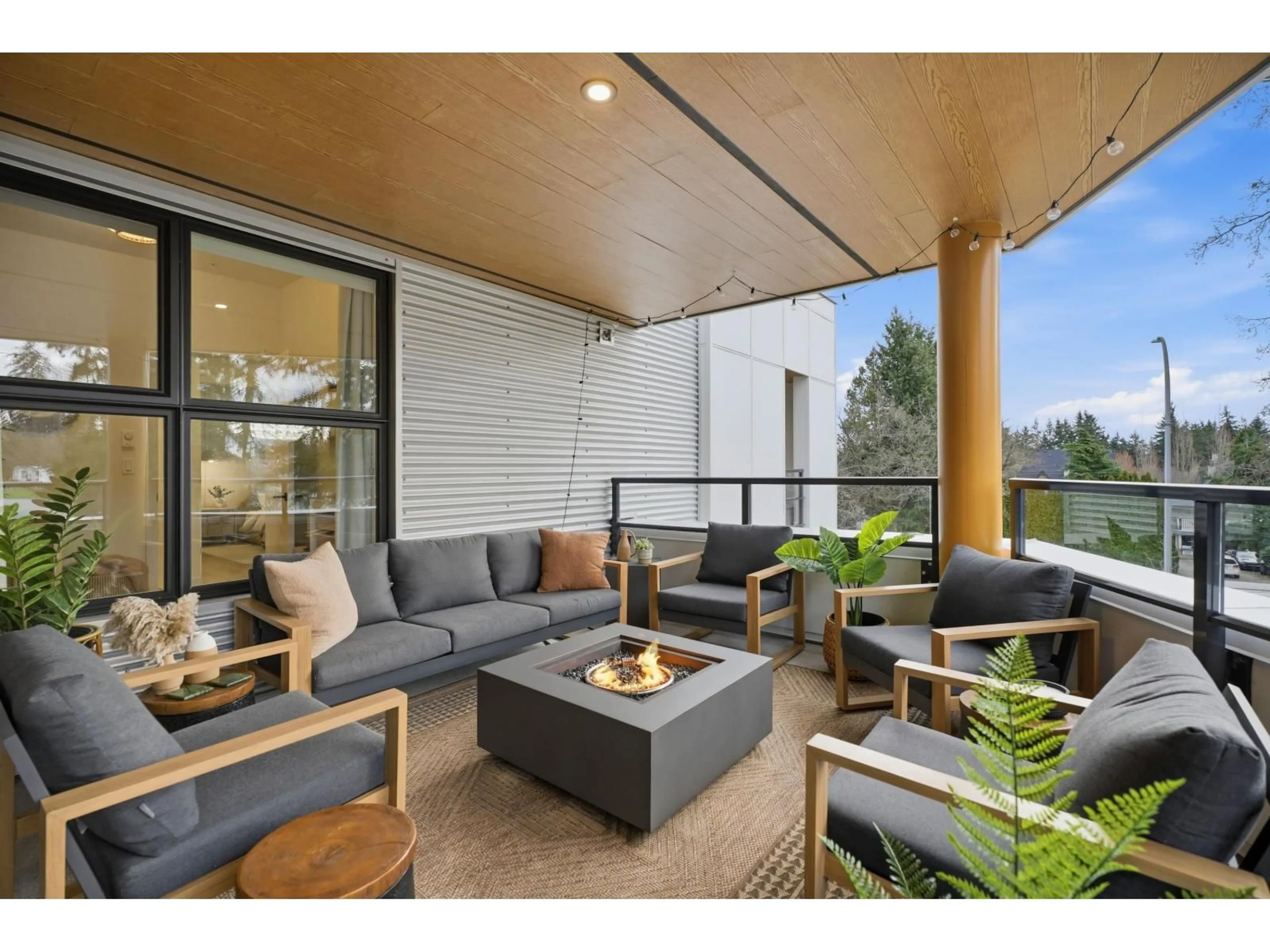 Patio, unknown for 338 - 2635 KING GEORGE BOULEVARD, Surrey British Columbia V4P0H7