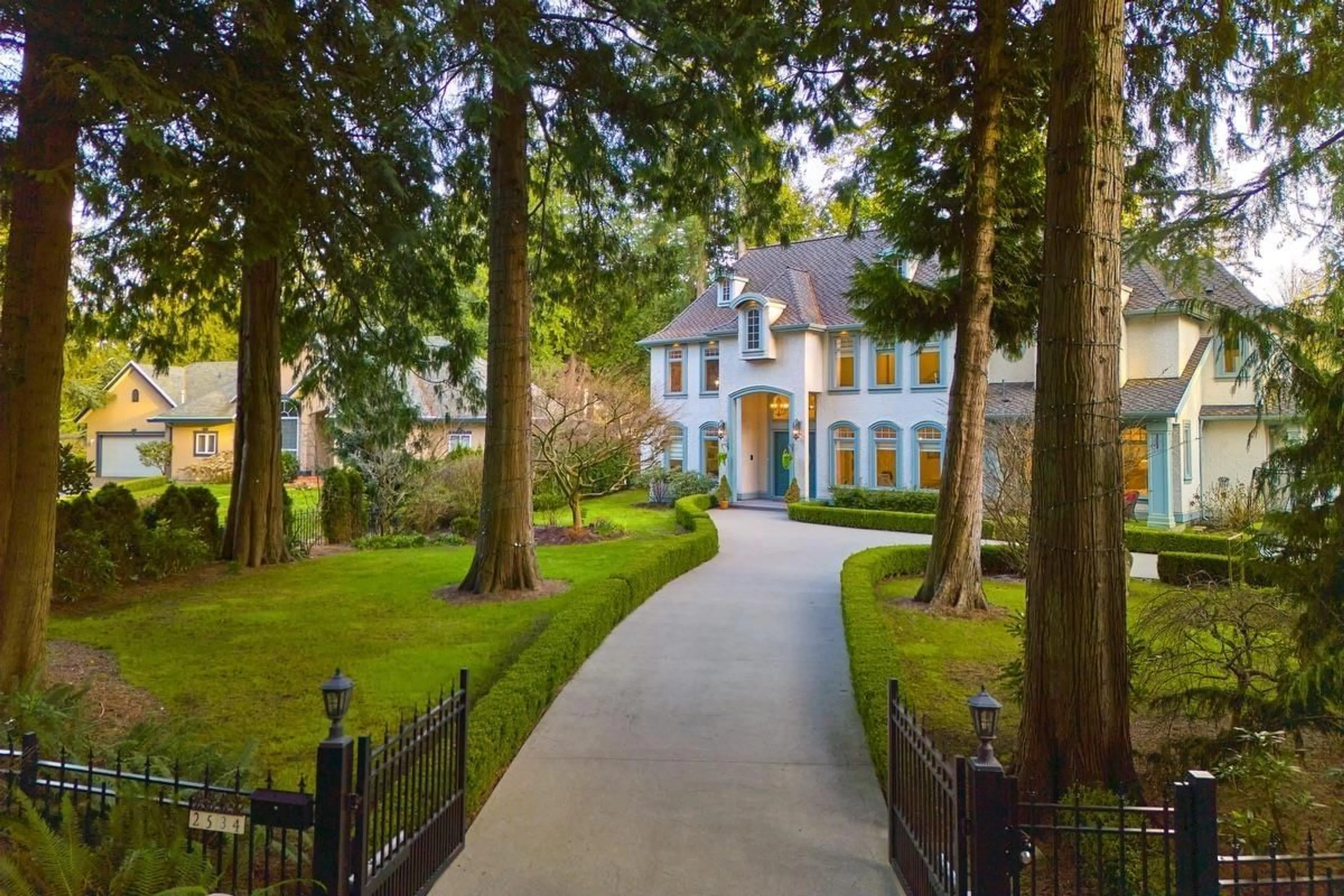 Unknown for 2534 CEDAR DRIVE, Surrey British Columbia V4A3K6