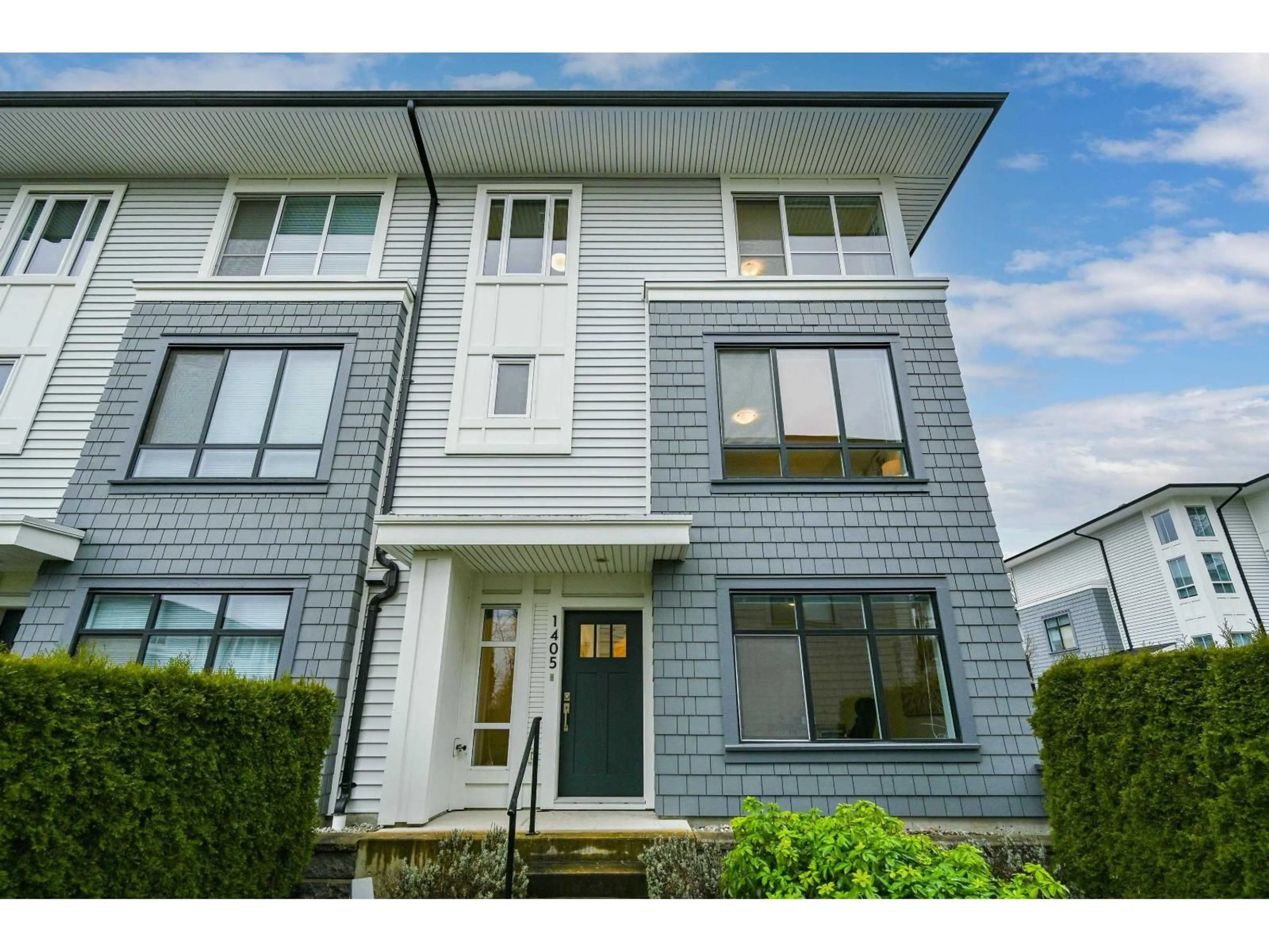 Home with vinyl exterior material, street for 1405 - 18505 LAURENSEN PLACE, Surrey British Columbia V4N6R7