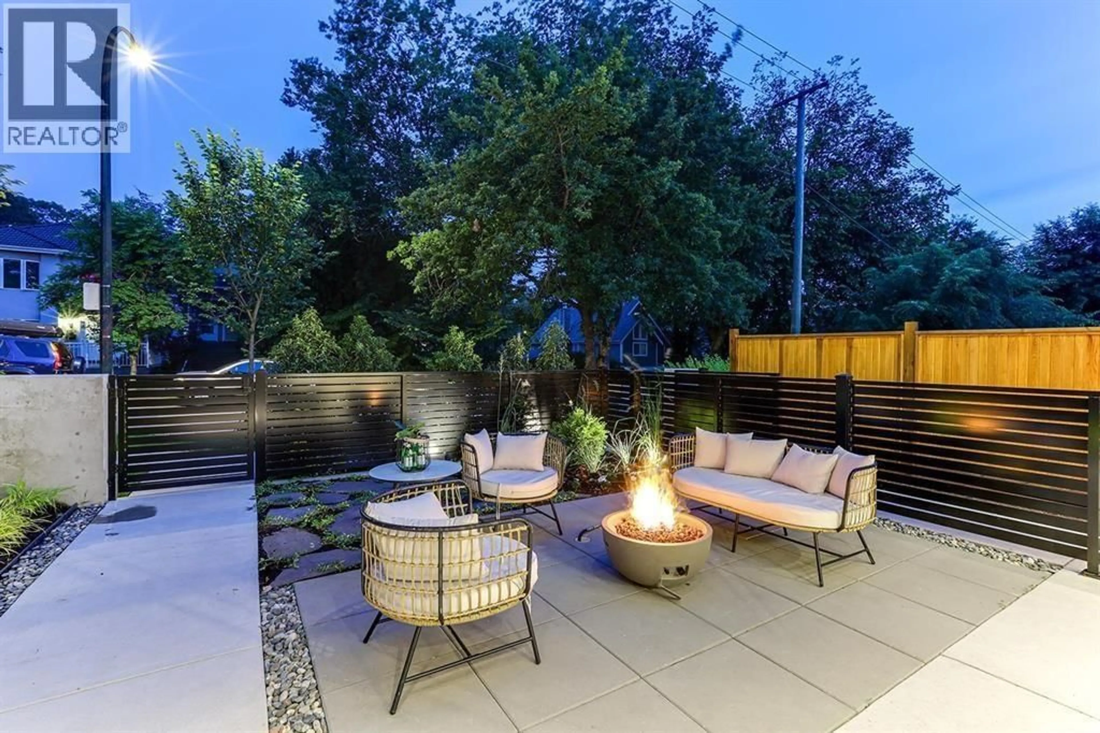 Patio, street for 1943 6TH AVENUE, Vancouver British Columbia V5N1P6