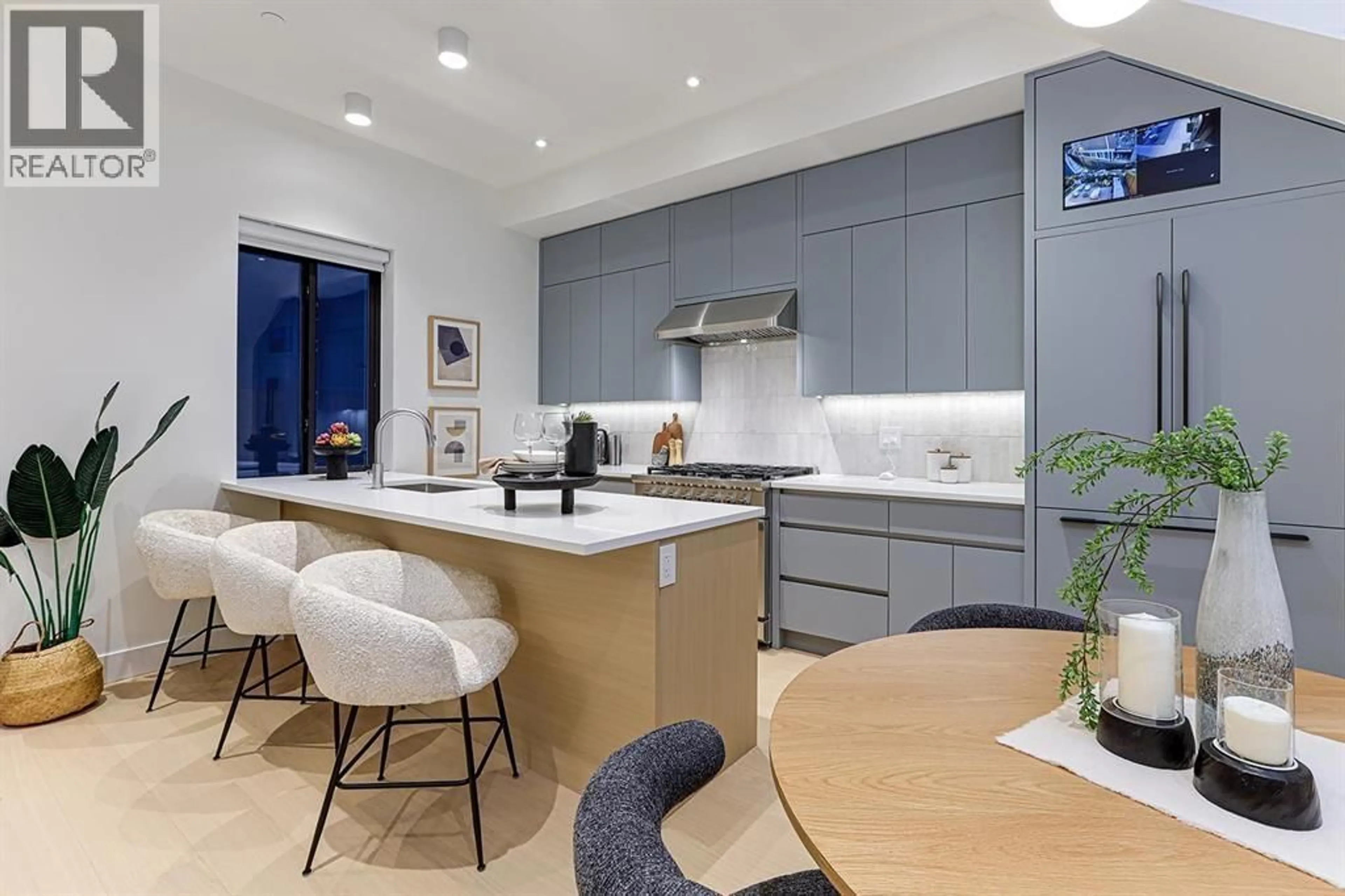 Contemporary kitchen, unknown for 1943 6TH AVENUE, Vancouver British Columbia V5N1P6