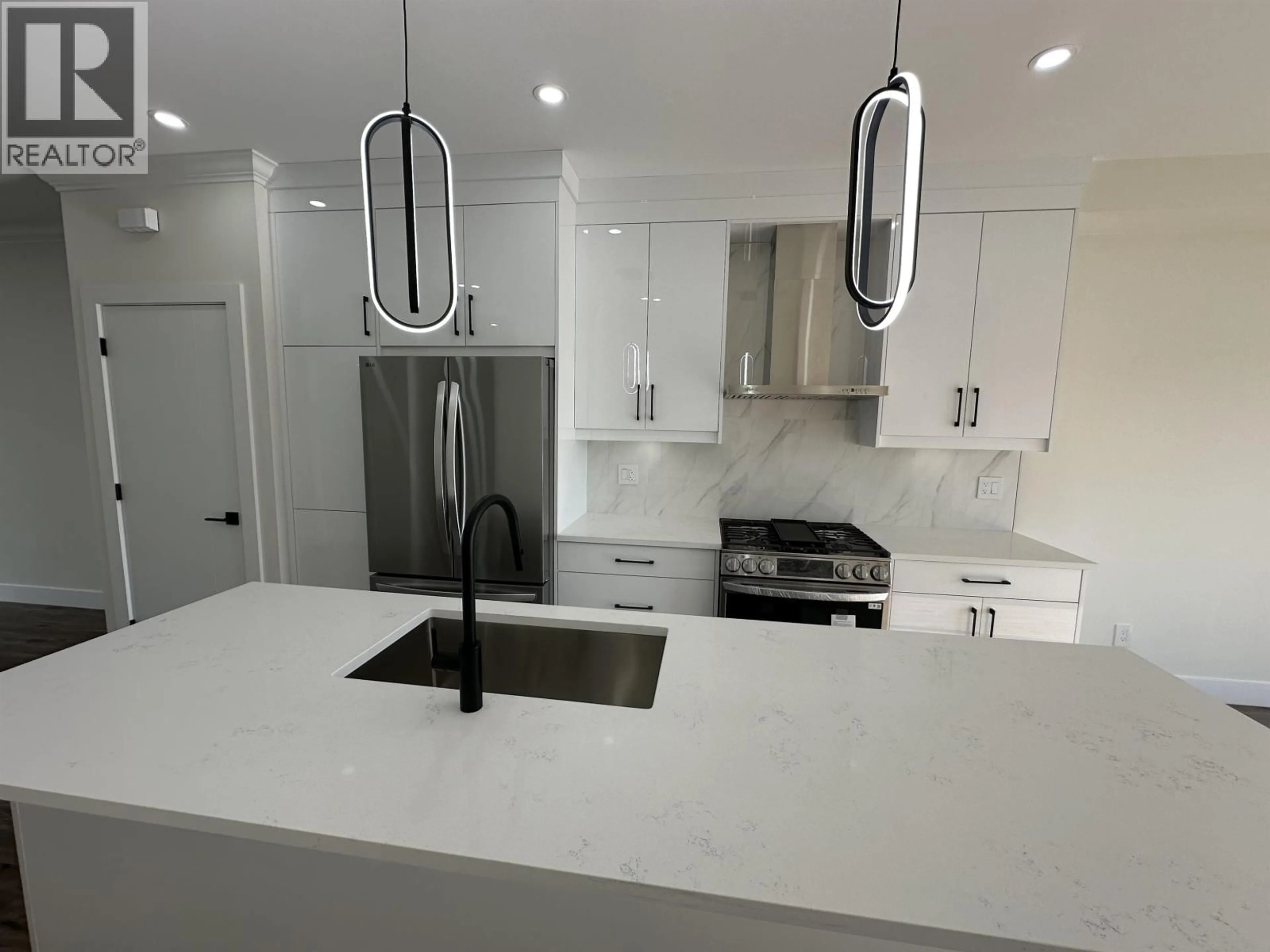 Open concept kitchen, ceramic/tile floor for 28 - 1115 ROMA AVENUE, New Westminster British Columbia V3M0R5