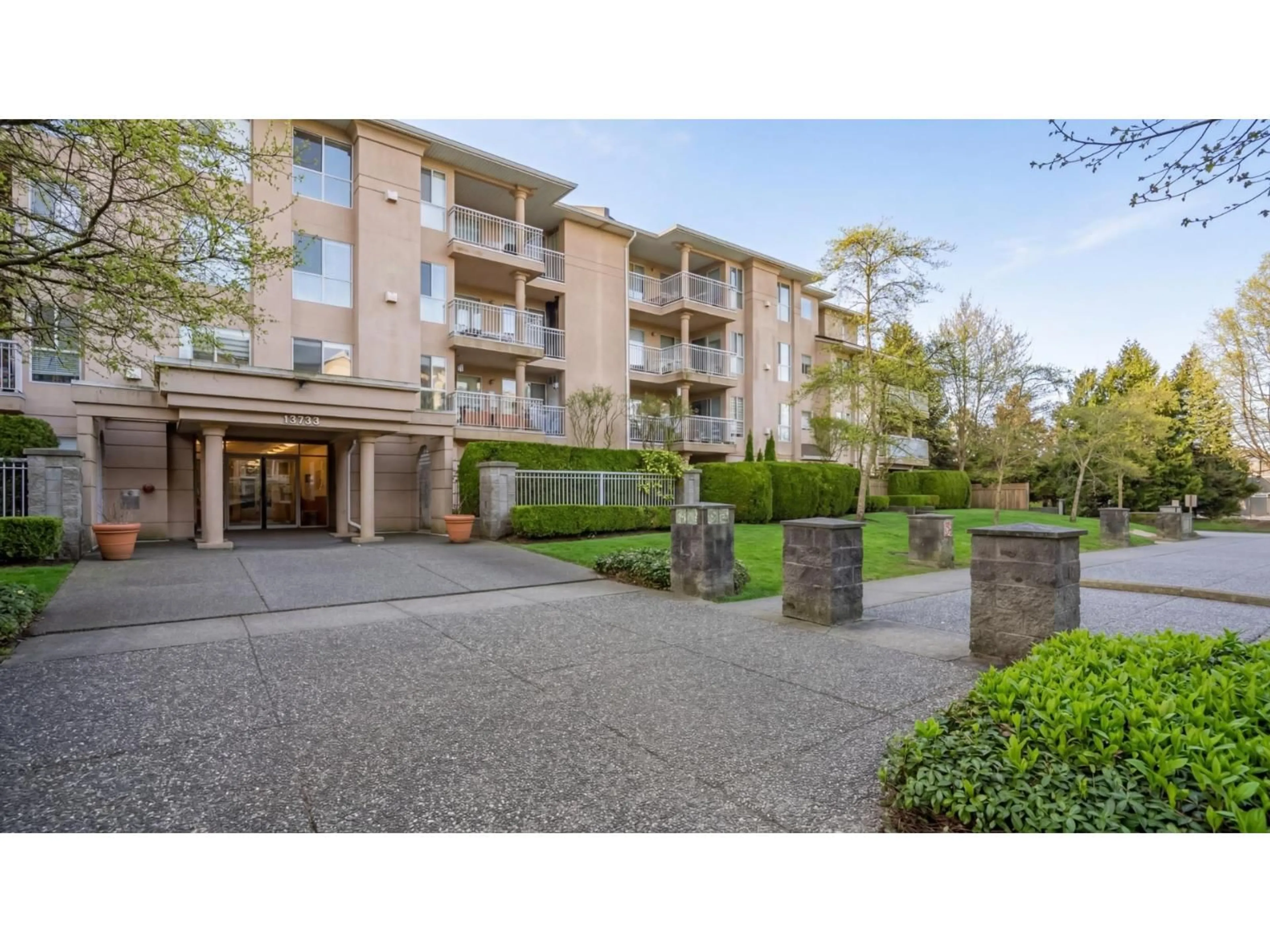 Unknown for 215 - 13733 74 AVENUE, Surrey British Columbia V3W1B8