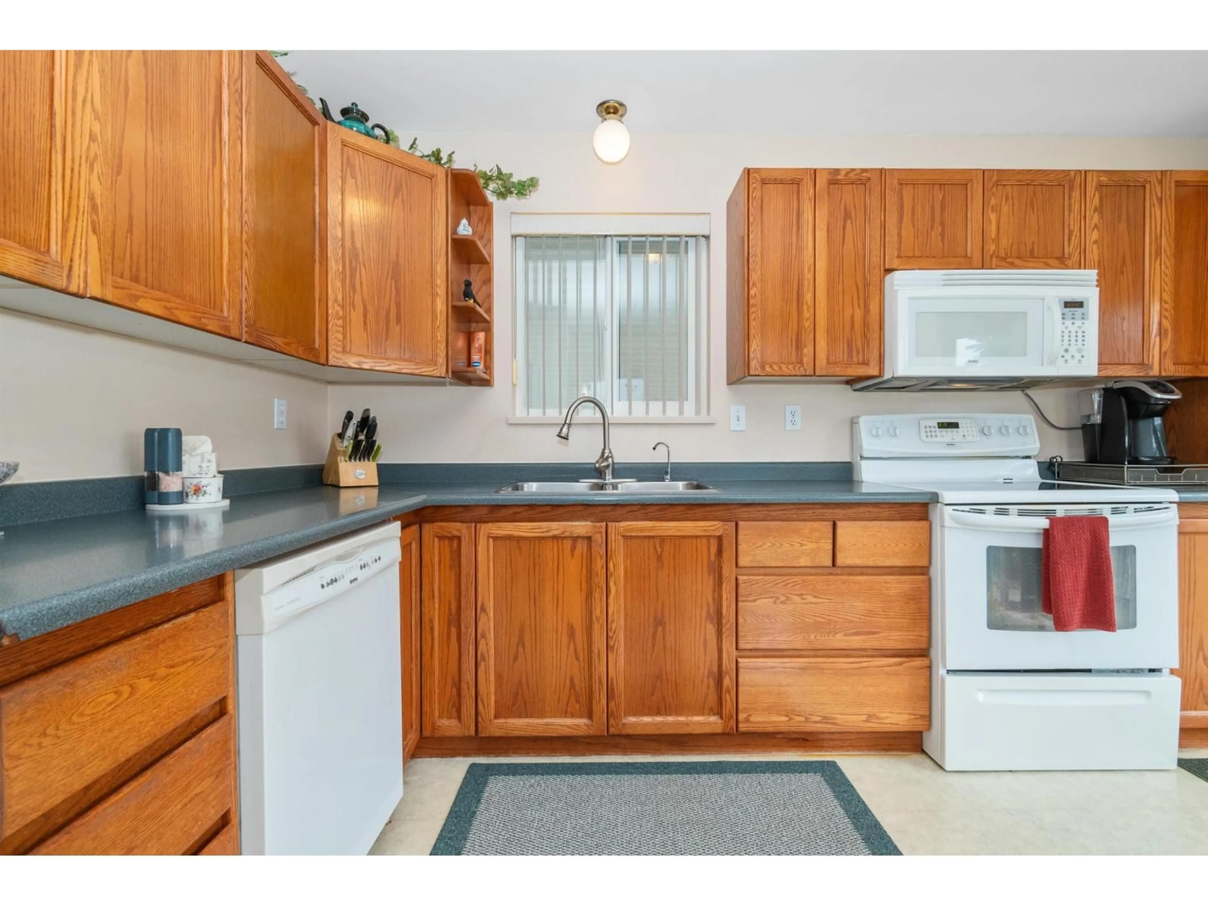 Standard kitchen, unknown for 49 - 7610 EVANS ROAD, Chilliwack British Columbia V2R2Y8